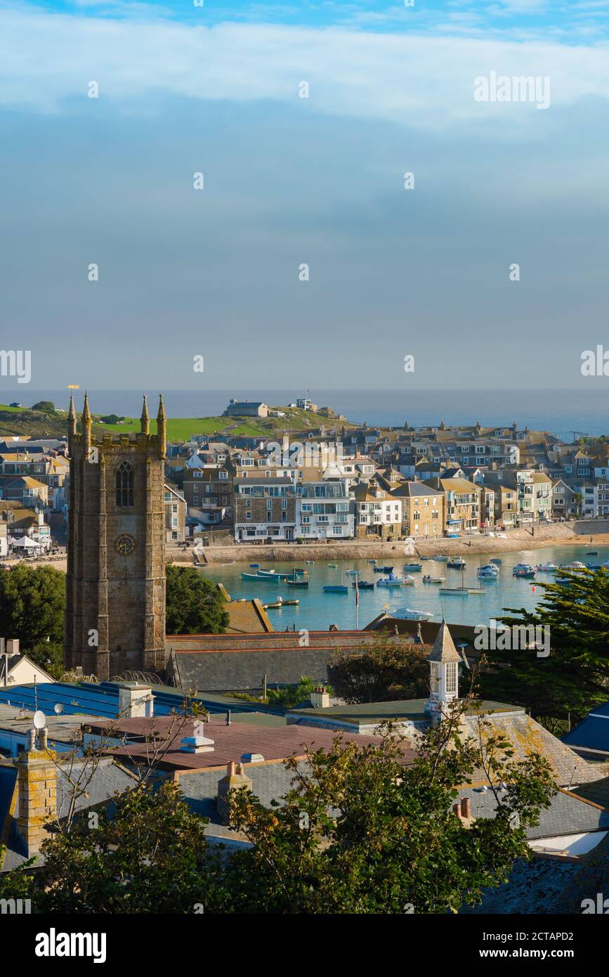 Cornwall St Ives, Blick im Sommer auf die Küstenstadt St. Ives in Cornwall, Südwesten Englands, Großbritannien Stockfoto