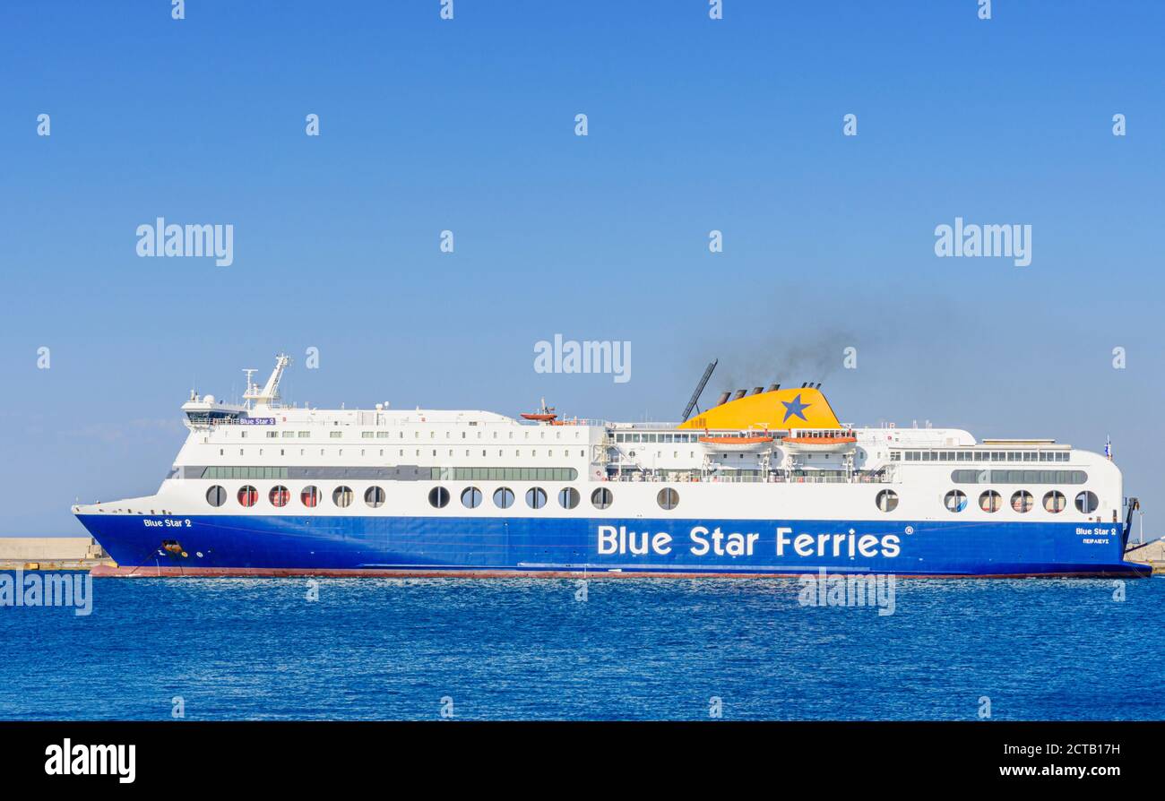 Blue Star 2 Fähre dockte am Handelshafen von Rhodos Hafen, Rhodos Insel, Dodekanes, Griechenland Stockfoto