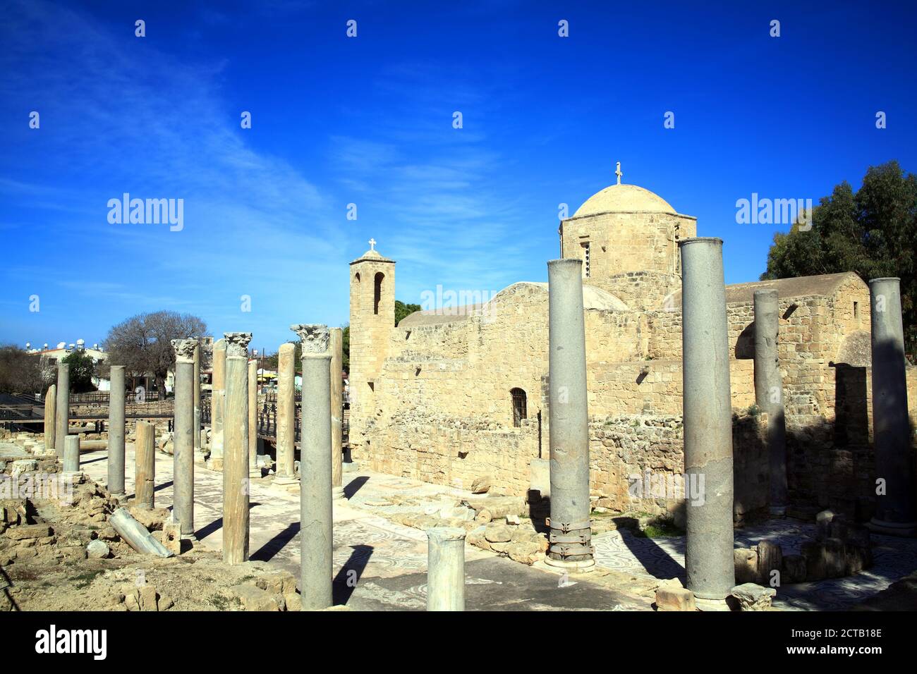 Agia Kyriaki Kirche eine Kirche aus dem 12. Jahrhundert in Paphos Zypern Mit seinen römischen Ruinen und Mosaiken, die der Ort ist Von St. Paul's Säule und eine beliebte Trave Stockfoto