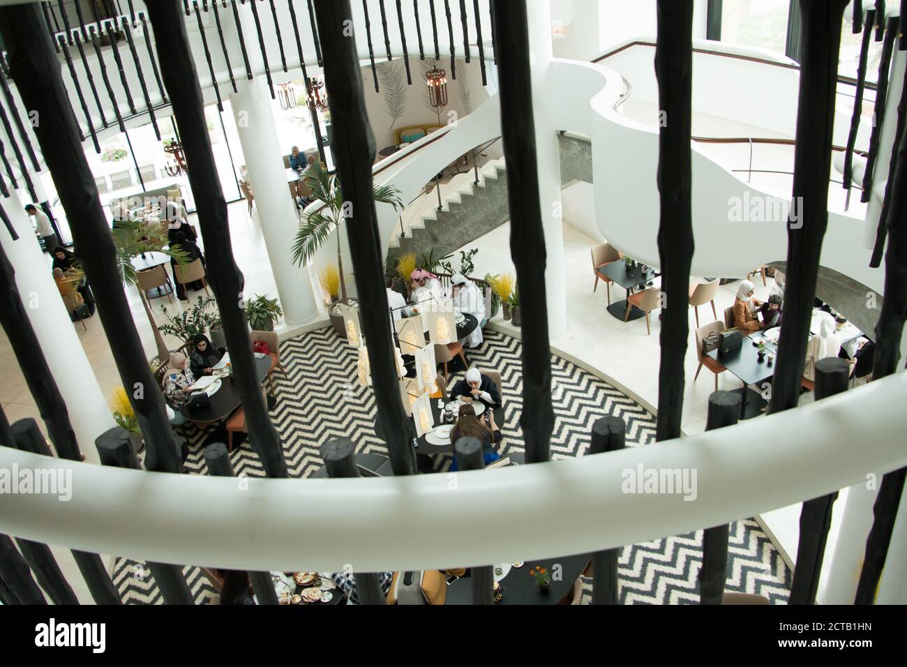 Ein verführerisches Menü aus einem luxuriösen Restaurant, das traditionelle kuwaitische Gerichte serviert. Stockfoto