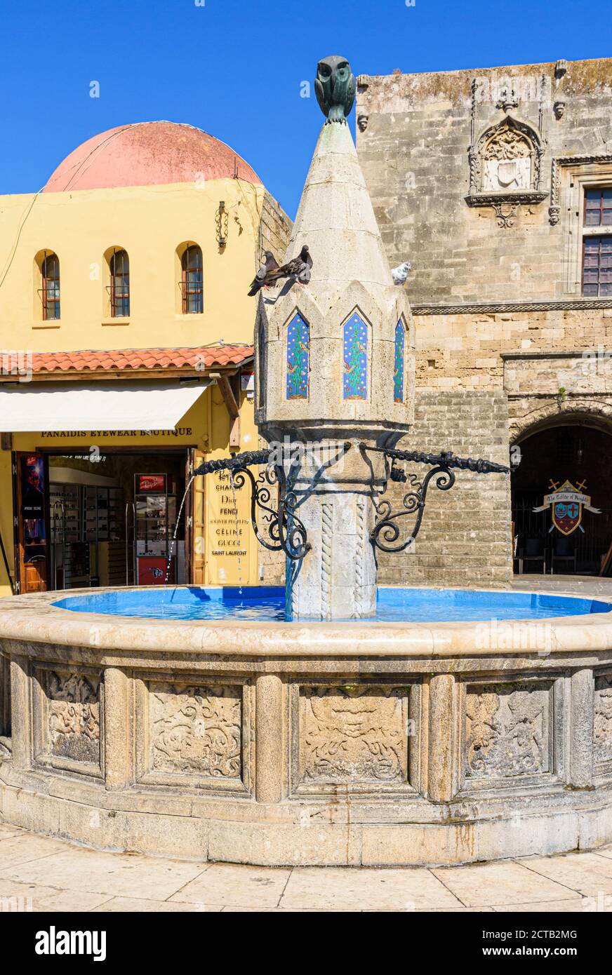 Der Castellania Brunnen auf dem Ippokratous Platz, Rhodos, Altstadt, Rhodos Insel, Griechenland Stockfoto
