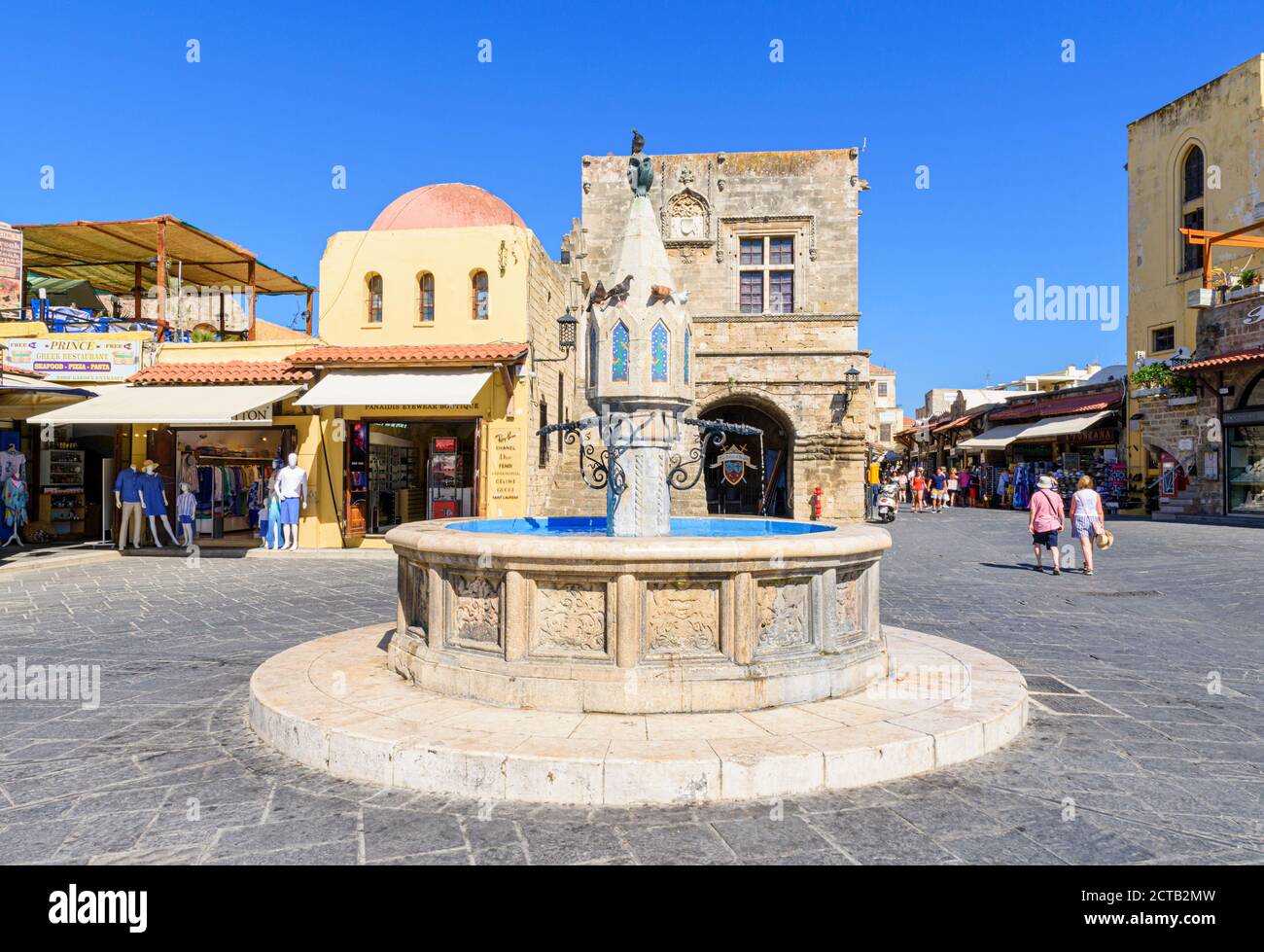 Der Castellania Brunnen auf dem Ippokratous Platz, Rhodos Altstadt, Rhodos Insel, Griechenland Stockfoto