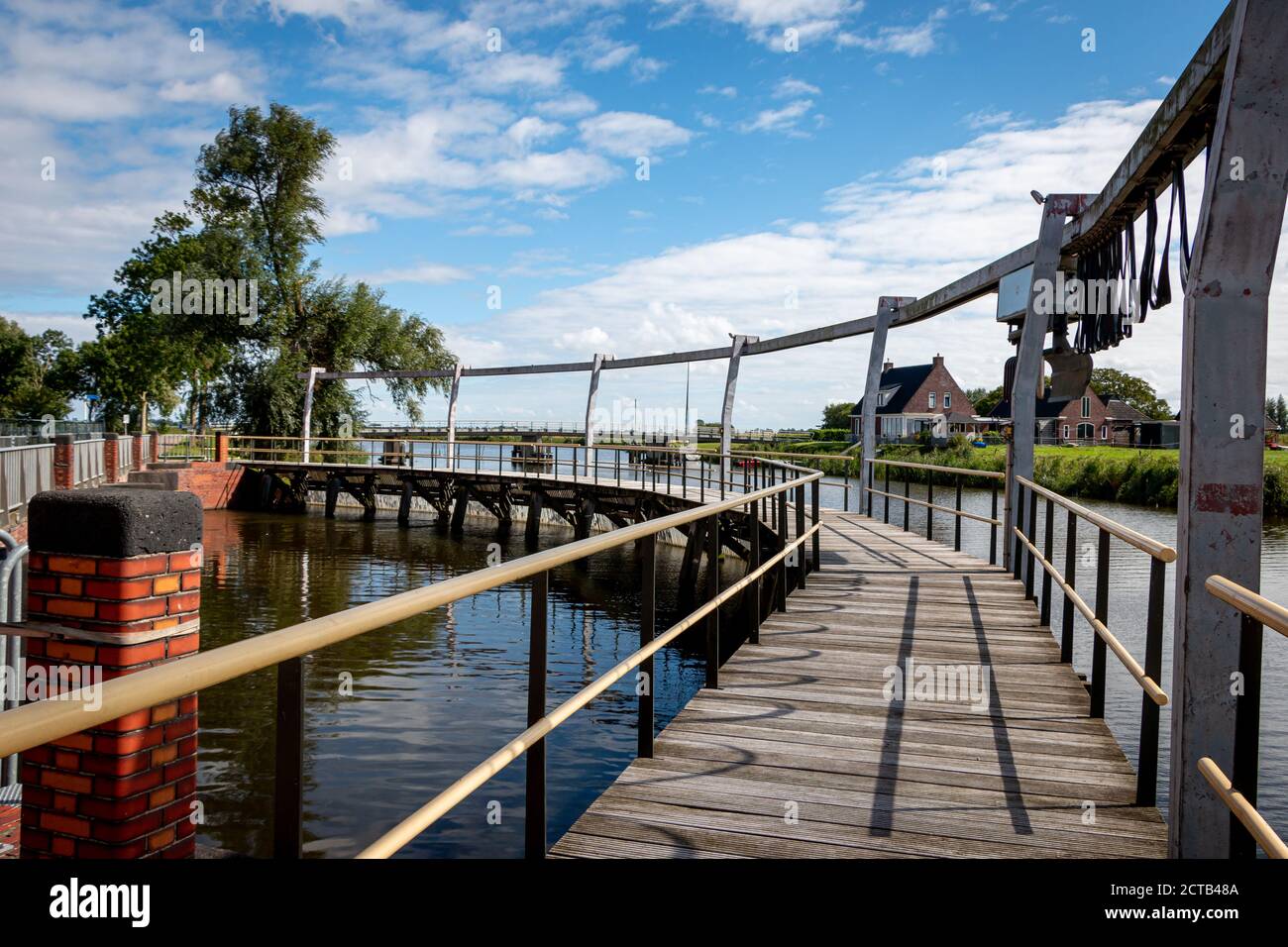 Reitdiep, Provinz Groningen, Niederlande, 08-31-2020. Wasserpumpstation "The waterwolf" in Groningen, für die Ableitung von Wasser aus Stockfoto