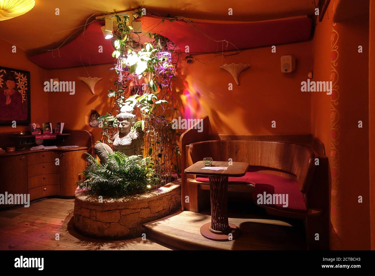 Prag vegetarisches Restaurant Maitrea in der Prager Altstadt, Restaurant Interieur Stockfoto