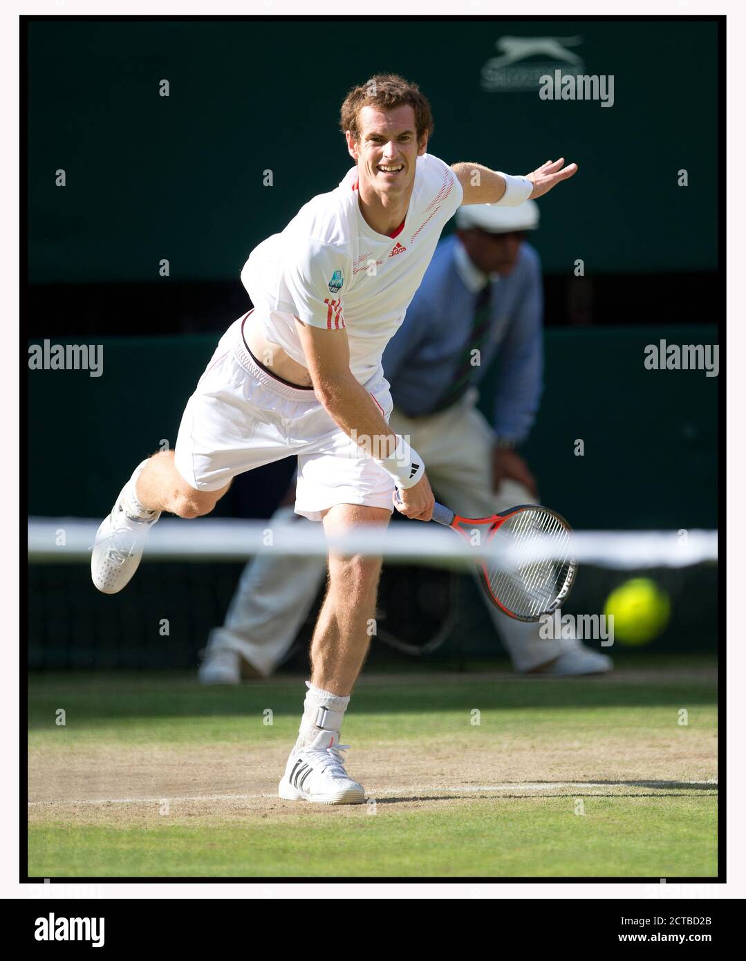 ANDY MURRAY AUF DEM WEG ZUM SIEG GEGEN JO-WILFRIED TSONGA IM MNS-HALBFINALE. WIMBLEDON 2012. BILD :© MARK PAIN /ALAMY STOCK FOTO Stockfoto