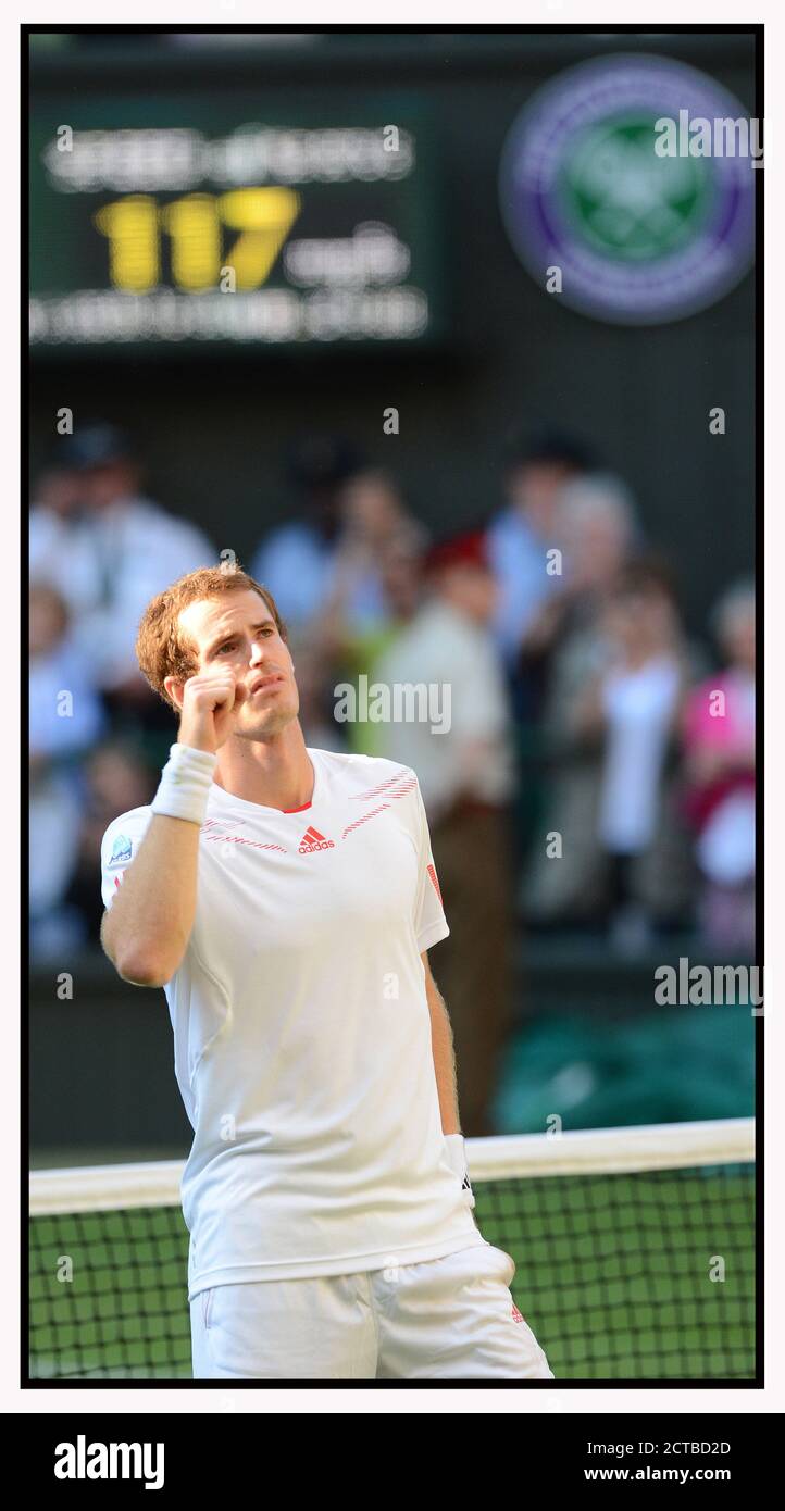 ANDY MURRAY AUF DEM WEG ZUM SIEG GEGEN JO-WILFRIED TSONGA IM MNS-HALBFINALE. WIMBLEDON 2012. BILD :© MARK PAIN /ALAMY STOCK FOTO Stockfoto