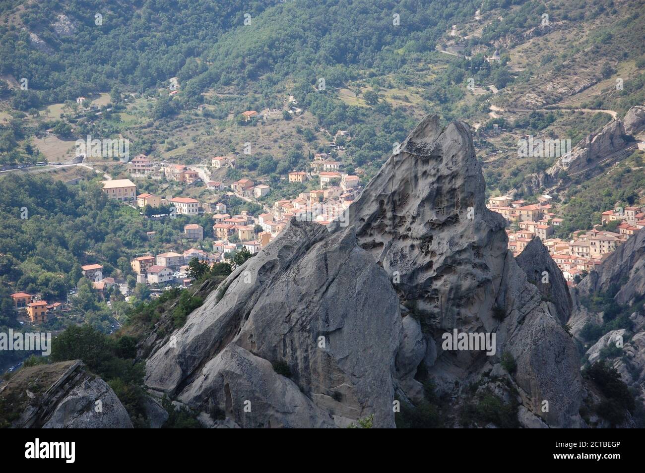 Lucanian Dolomites Landschaft in Basilicata Region in Süditalien berühmt Für den Kabelflug zwischen Pietracertosa und Castelmezzano Stockfoto
