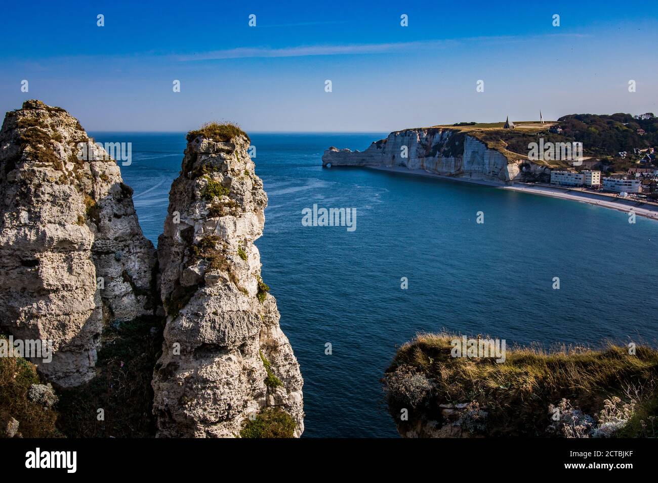 Falaise d'Etretat in der Normandie, Frankreich. Klippen von Etretat Stockfoto