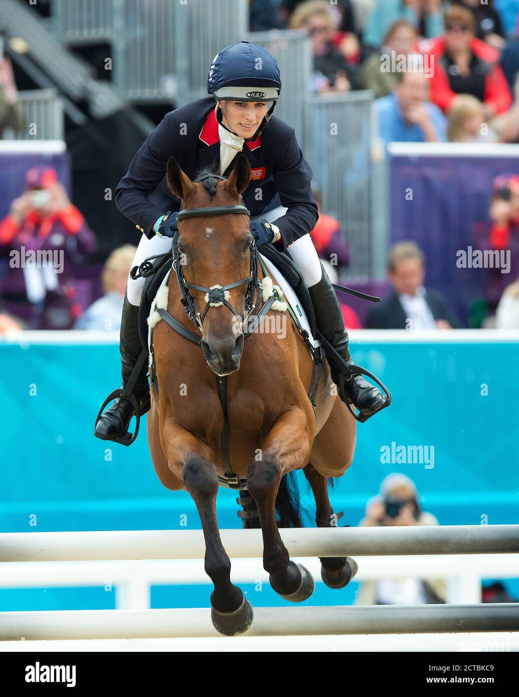 MARY KING GEWINNT EINE SILBERMEDAILLE IN DER TEAM-EVENT REITEN IMPERIAL CAVALIER LONDON OLYMPICS 2012 BILDNACHWEIS: © MARK PAIN / ALAMY STOCK FOTO Stockfoto