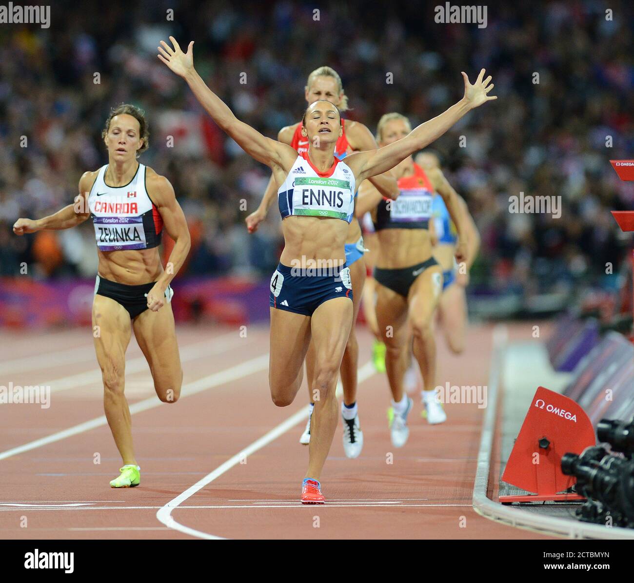 JESSICA ENNIS FEIERT DEN GEWINN DER GOLDMEDAILLE FRAUEN SIEBENKAMPF LONDON 2012 OLYMPICS Copyright Picture : Mark Pain 07774 842005 Stockfoto