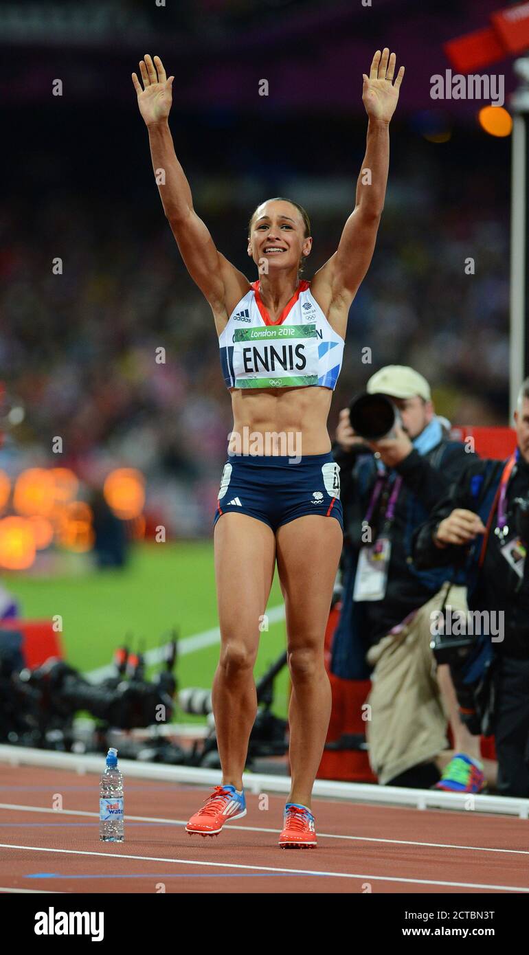 JESSICA ENNIS FEIERT DEN GEWINN DER GOLDMEDAILLE FRAUEN SIEBENKAMPF LONDON 2012 OLYMPICS COPYRIGHT PICTURE : MARK PAIN 07774 842005 PHOTO CREDIT : Stockfoto