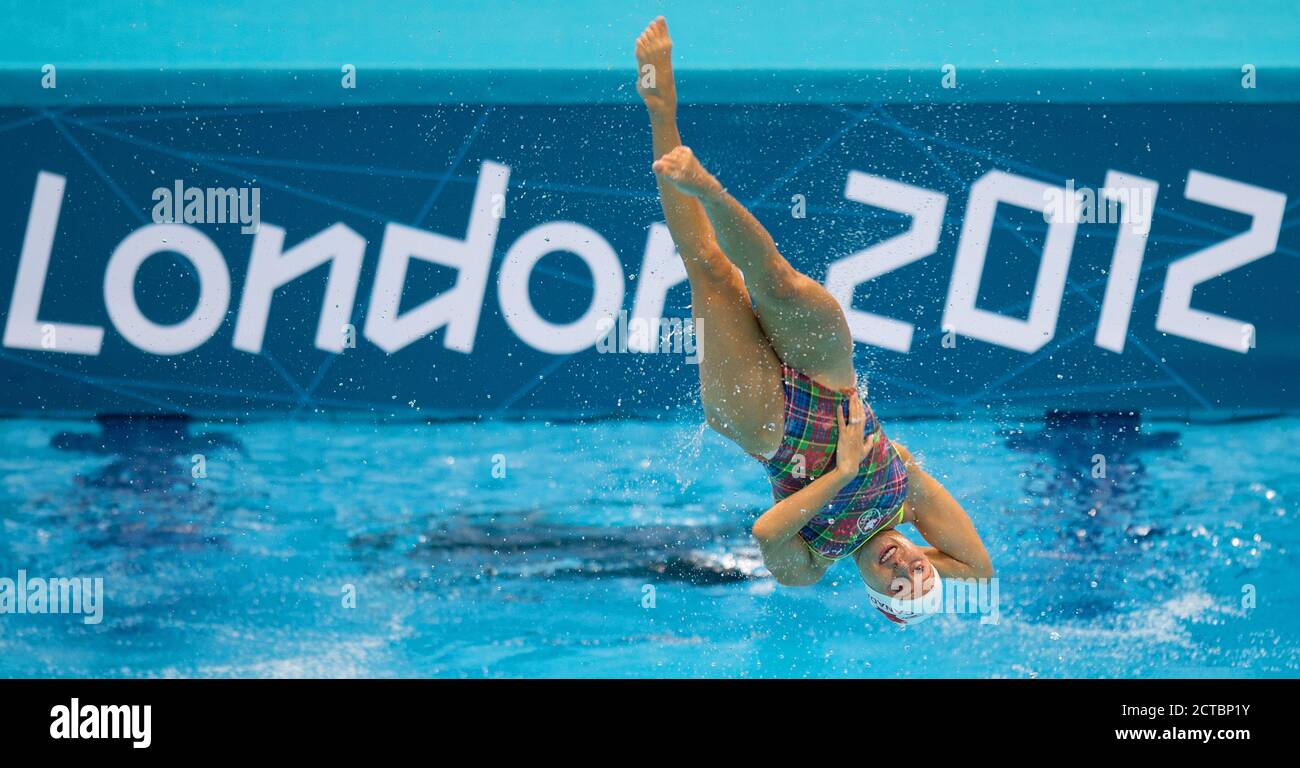 DAS KANADISCHE SYNCHRONSCHWIMMEN TEAM LONDON 2012 OLYMPICS AQUATICS CENTER Copyright Picture : Mark Pain 7/8/2012. 07774 842005 BILDNACHWEIS : Stockfoto