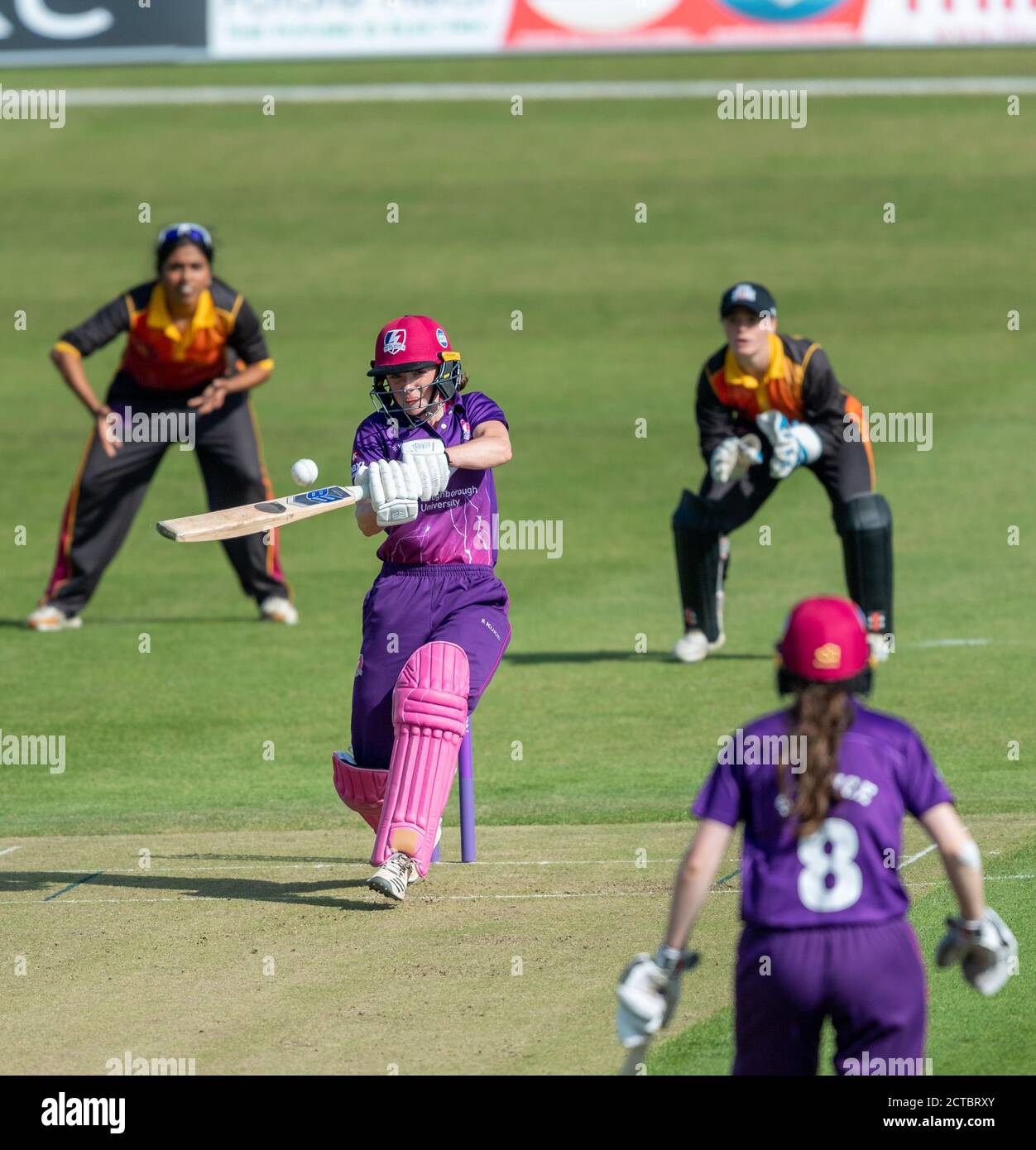 Bethan Ellis von Lightning schlägt in einem Rachael gegen Central Sparks Heyhoe Flint Trophy Spiel Stockfoto