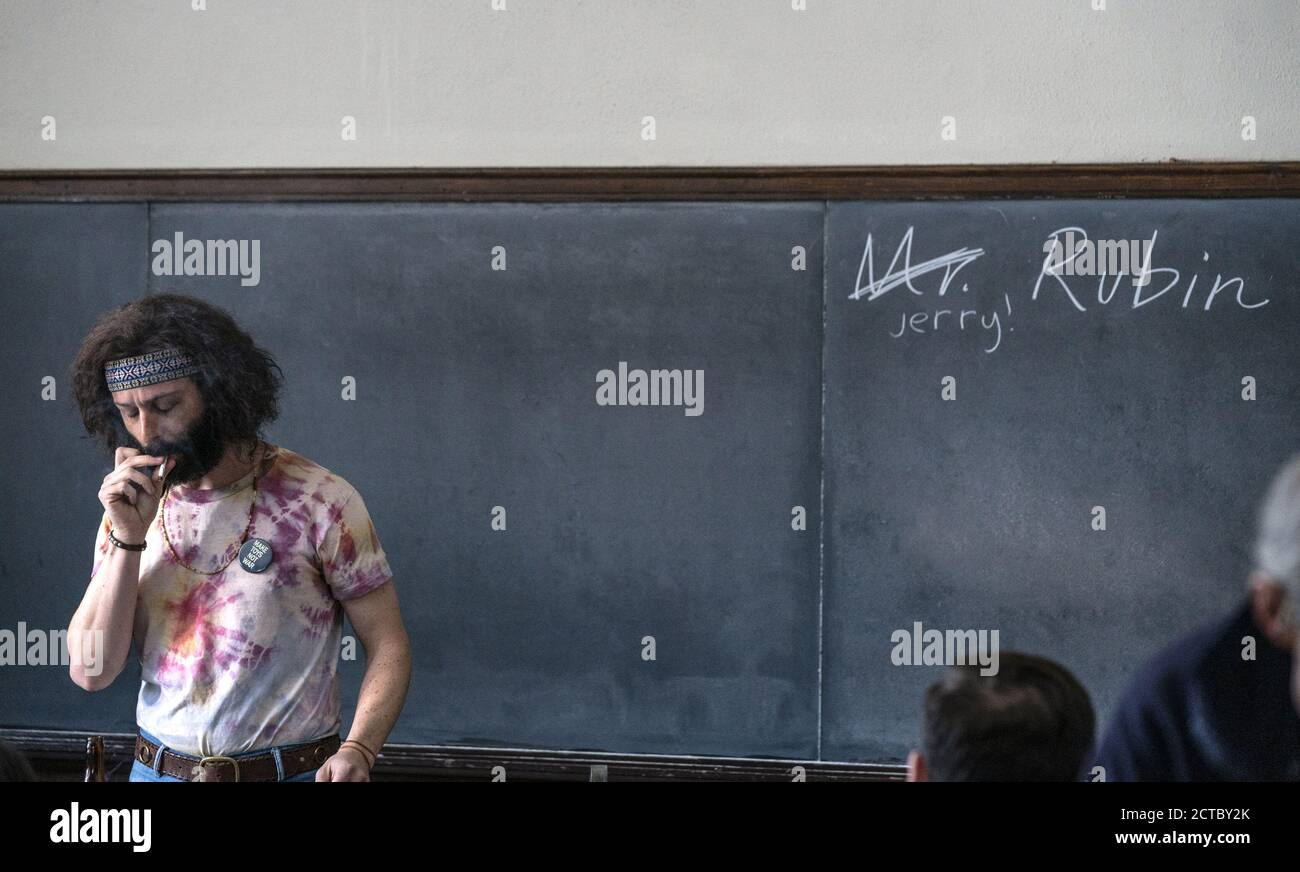 Jeremy Strong, 'The Trial of the Chicago 7' (2020) Credit: Niko Tavernise / Netflix / The Hollywood Archive Stockfoto