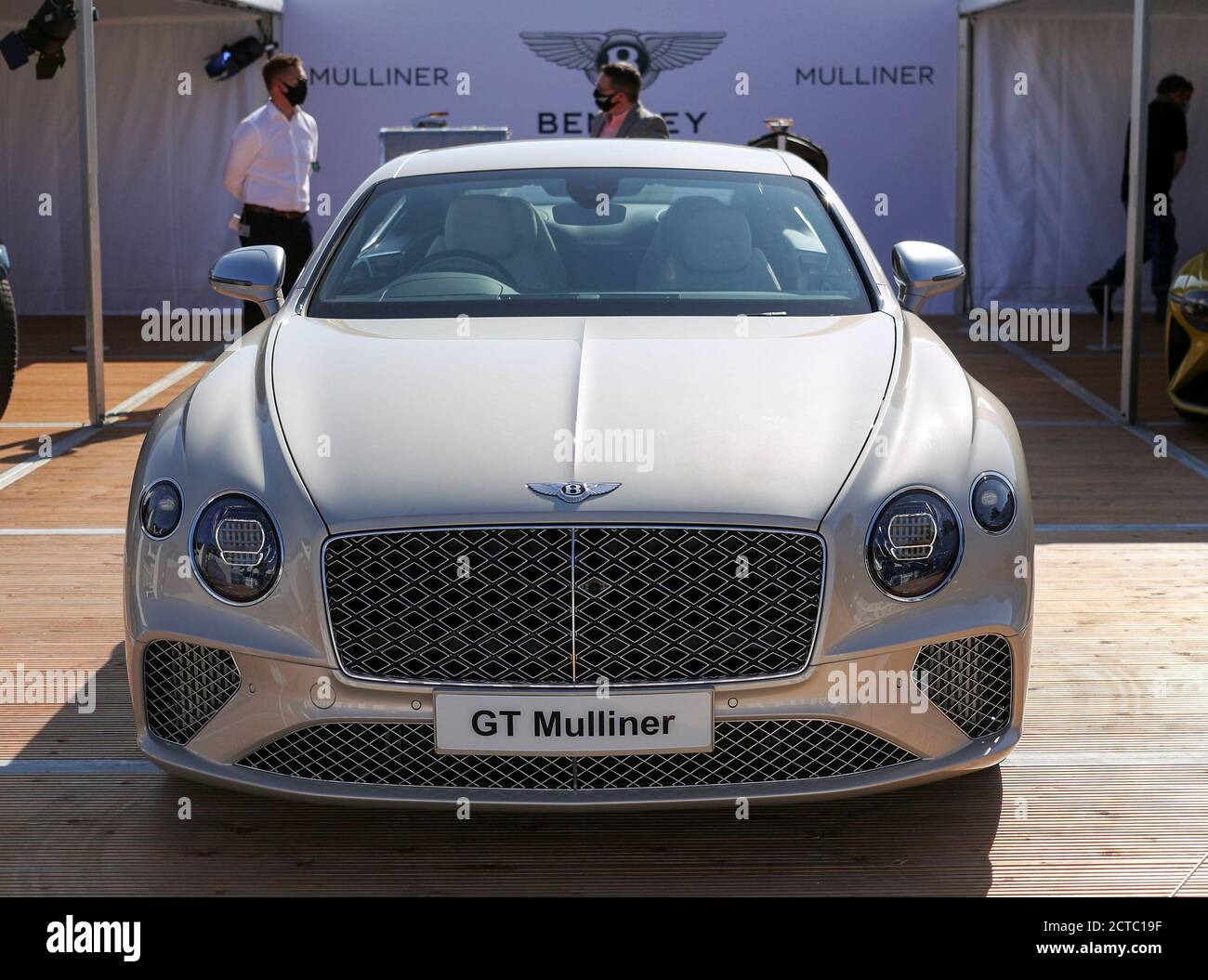 Bentley präsentiert sein neues Continental GT Mulliner Coupé während des Medientages für den Salon Prive Concours d'Elegance im Blenheim Palace in Oxfordshire. Auf der Veranstaltung werden eine Vielzahl von Luxus-Automobilherstellern ihre neuen Modelle zur Premiere bringen. Stockfoto