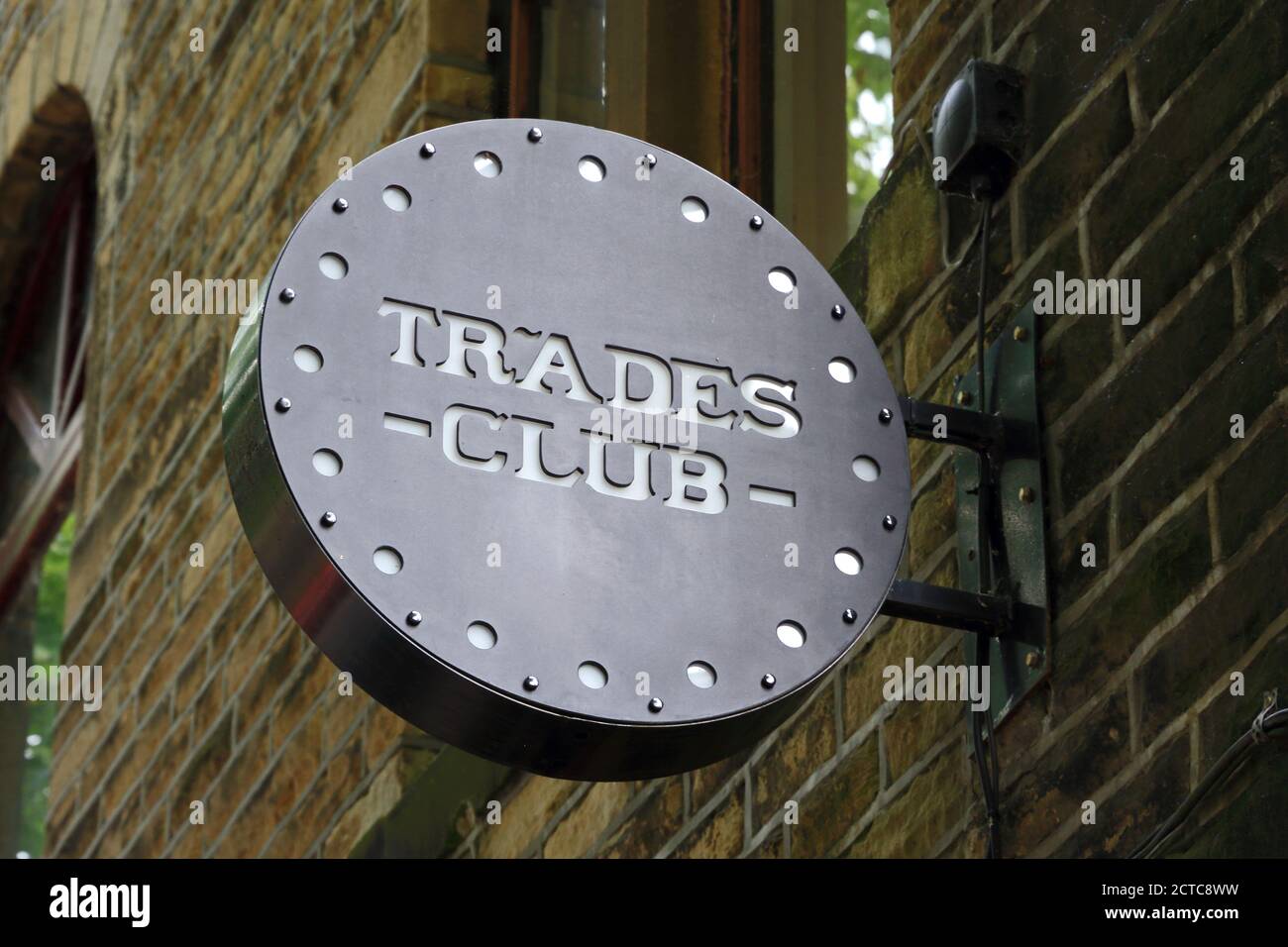 Schild vor dem Trades Club, einem Musikort in Hebden Bridge Stockfoto