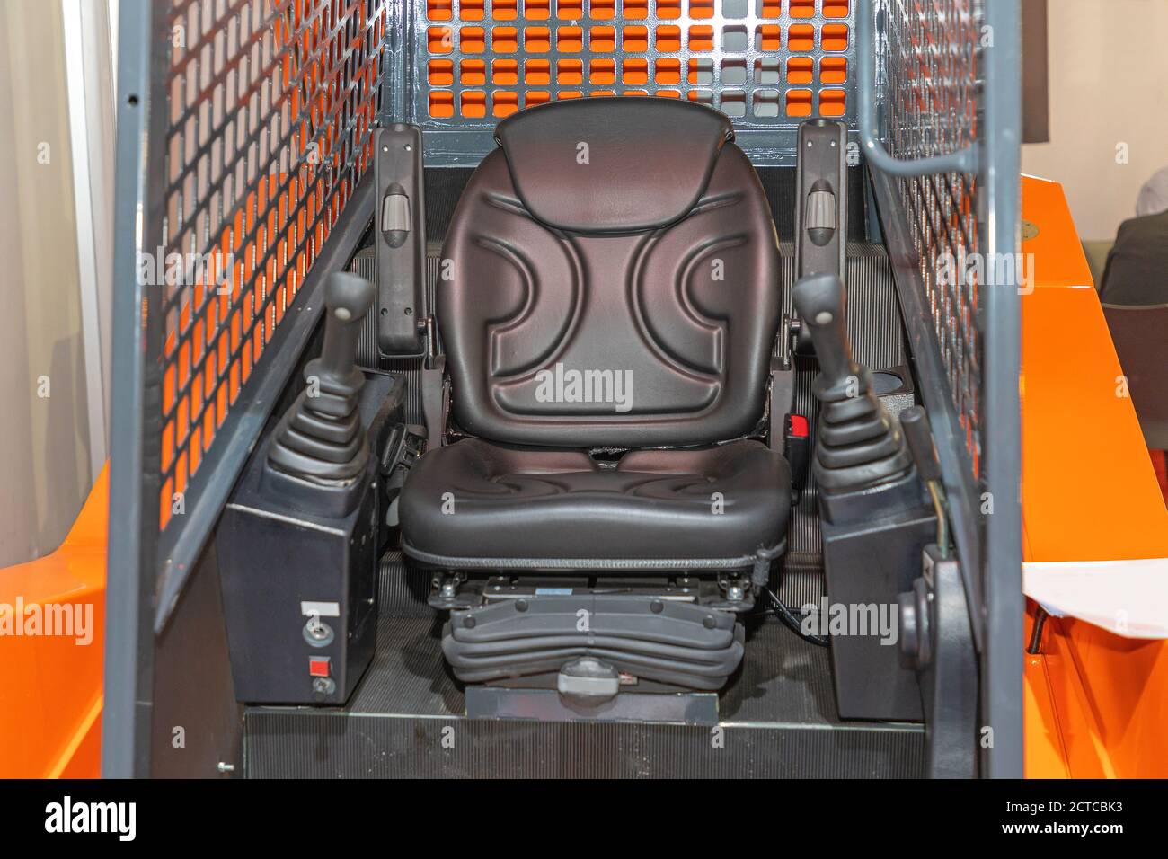 Fahrersitz Für Kompaktlader In Der Kabine Stockfoto