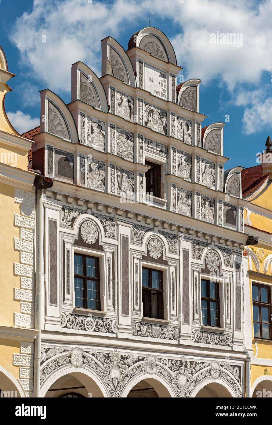 Haus Nr. 61 mit Sgraffiti-Fassade, Stadtplatz Telč, Tschechische Republik Stockfoto