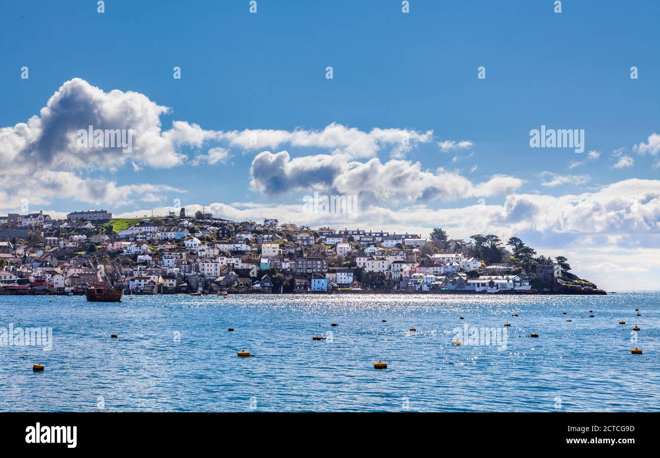 Blick auf Polruan über Fowey Harbour, Cornwall, England Stockfoto