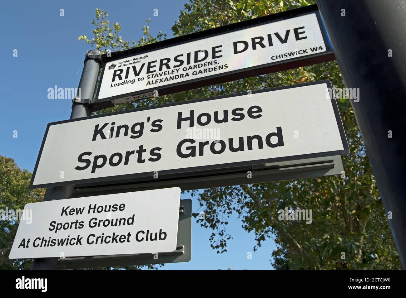 Schilder für den King's House Sportplatz im chiswick Cricket Club und den örtlichen Straßen in chiswick, london, england Stockfoto