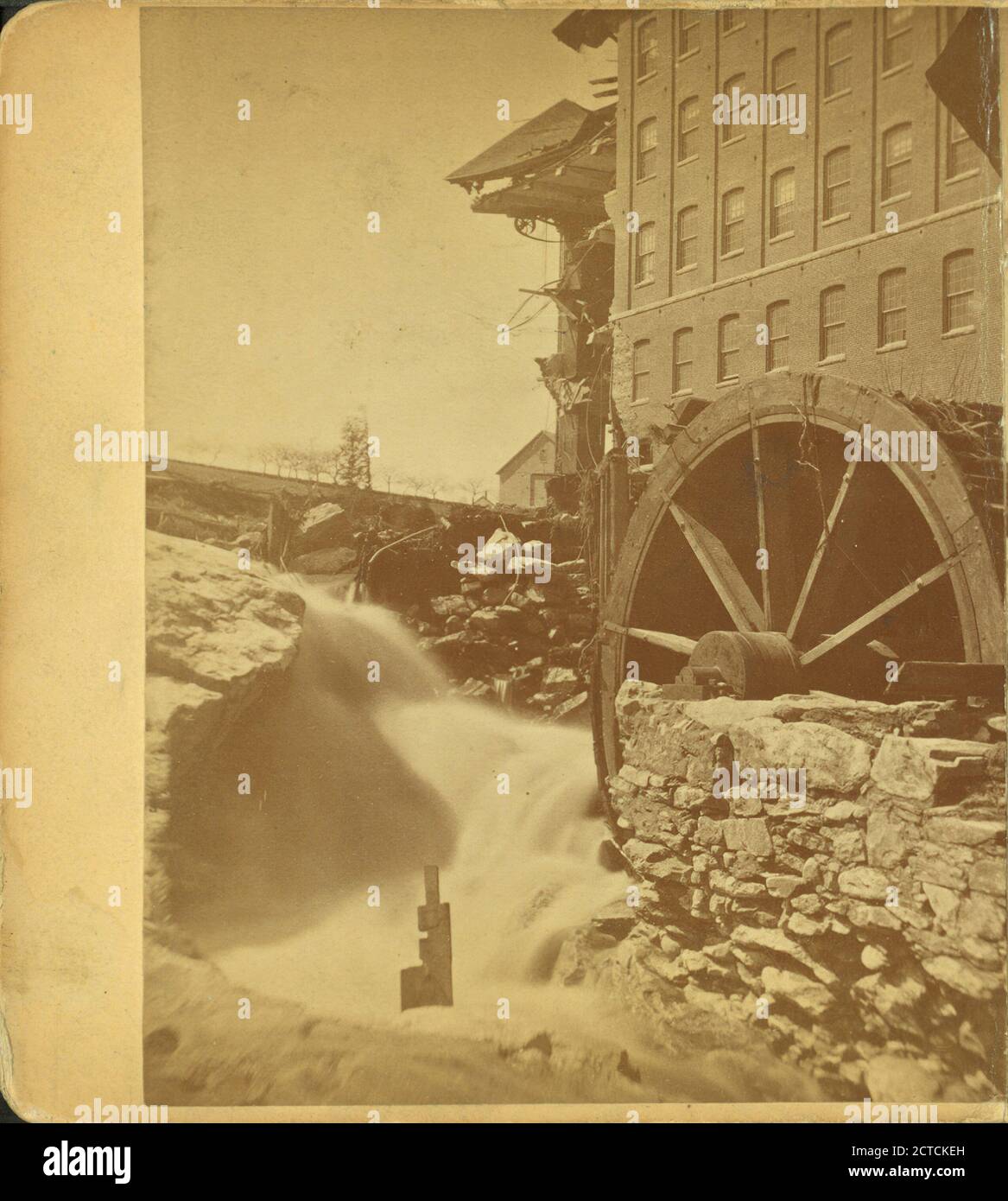 Ashworth & Jones' Mill, Rückansicht, 1876, Mills, Waterwheels, Fluten, Ruinen, Katastrophen, Staudammausfälle, Massachusetts, Worcester (Mass Stockfoto