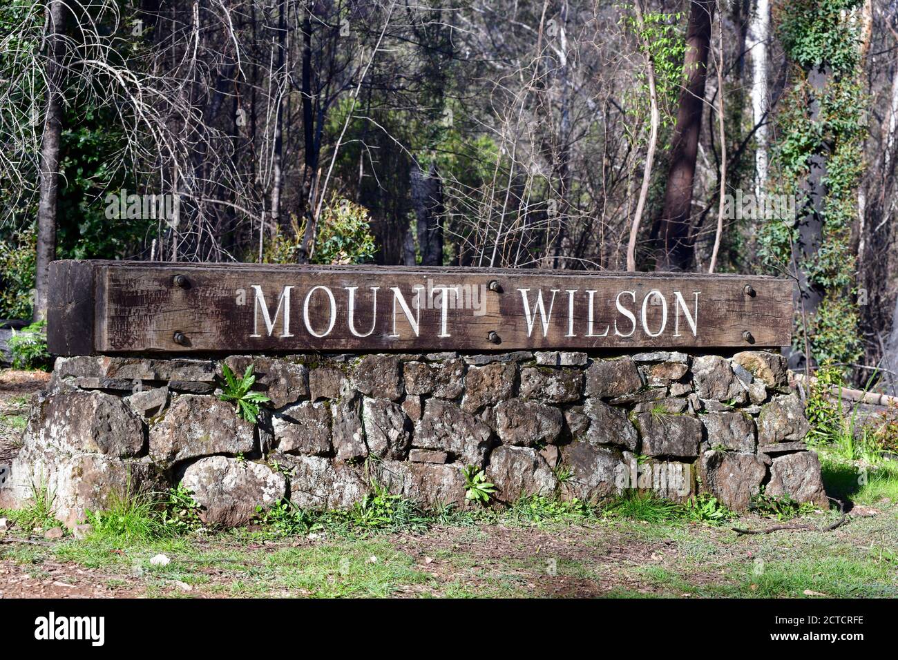 Ein Schild, das die Menschen auf dem Mount Wilson in den Blue Mountains westlich von Sydney, Australien, begrüßt Stockfoto