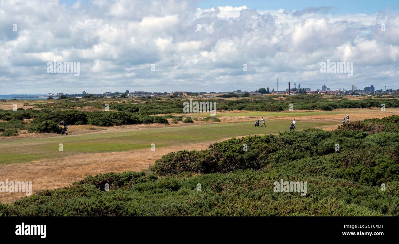 Hayling Island Golf Club, Links Lane, Hayling Island, Hampshire, England, Großbritannien - Blick auf den 18. Fairway. Stockfoto