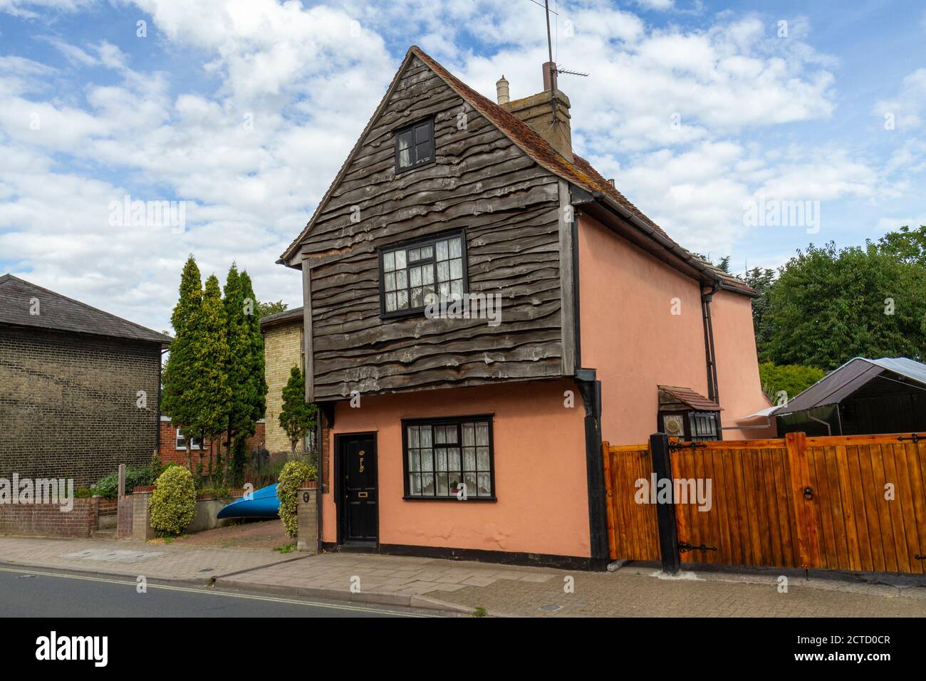 Hübsches Cottage, ein typischer Blick in Sudbury, einer Marktstadt in Suffolk, Großbritannien. Stockfoto