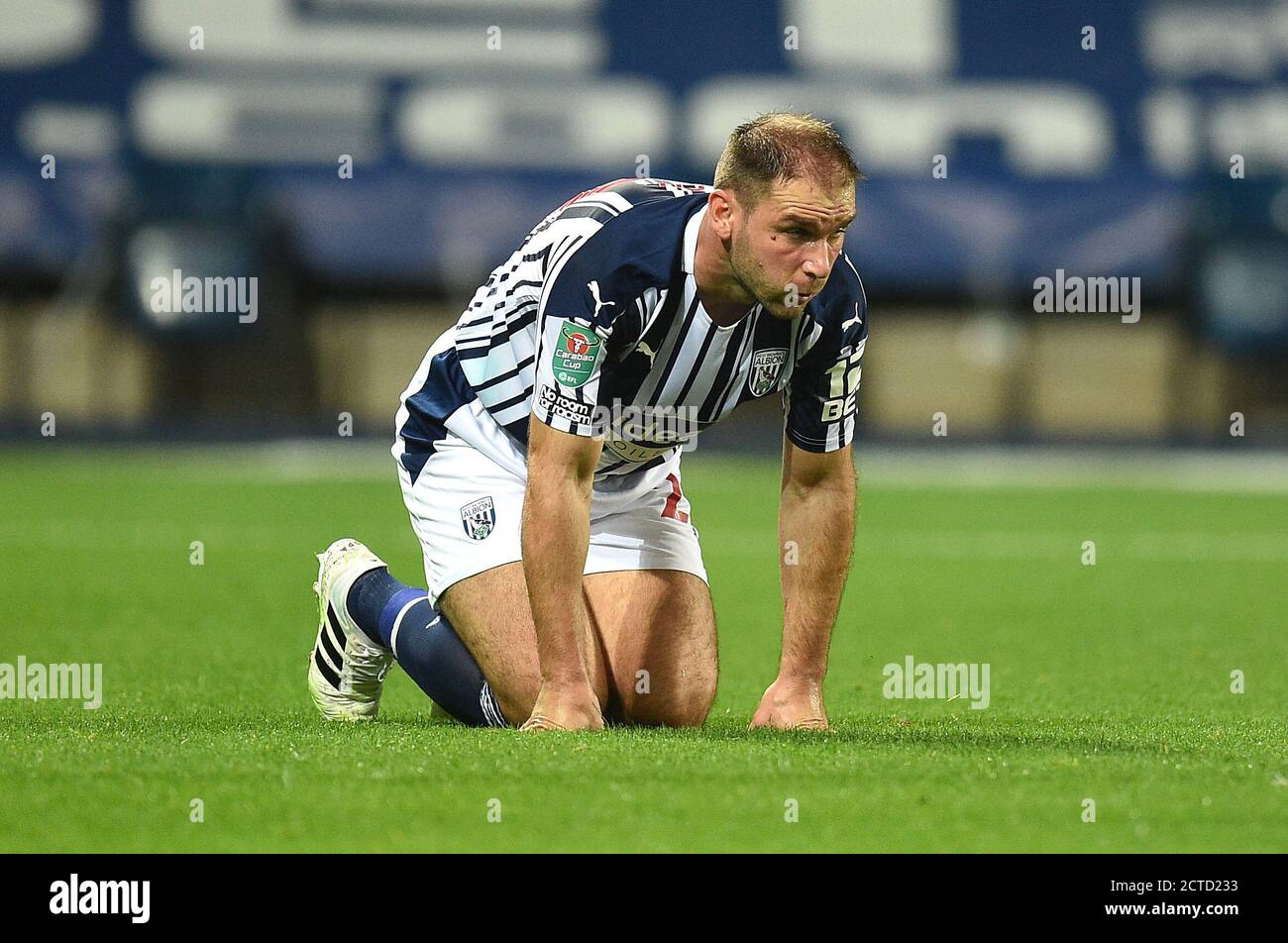 West Bromwich Albion's Branislav Ivanovic am Boden während des Carabao Cup dritten Runde Spiel auf den Hawthorns, West Bromwich. Stockfoto