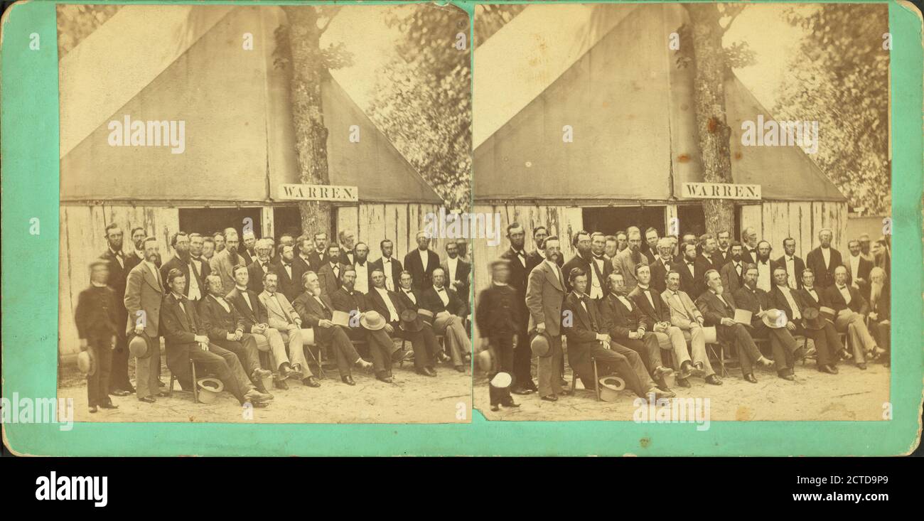 Gruppe von Männern formell vor einem großen Zelt mit Schild mit der Aufschrift "Warren" posiert., Standbild, Stereographen, 1850 - 1930, C. H. Shute & Son Stockfoto