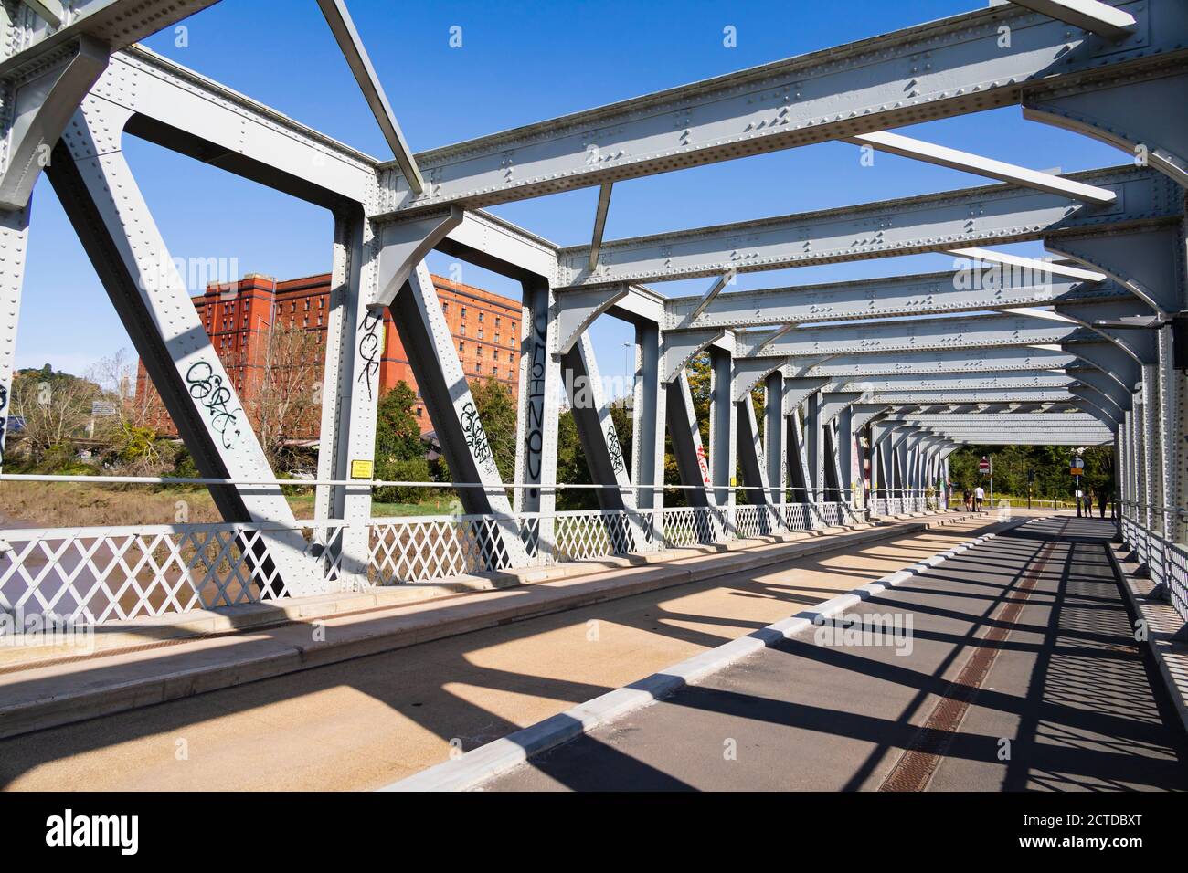 Ashton Avenue geführte Busway Brücke über den Fluss Avon, Bristol, England. September 2020 Stockfoto