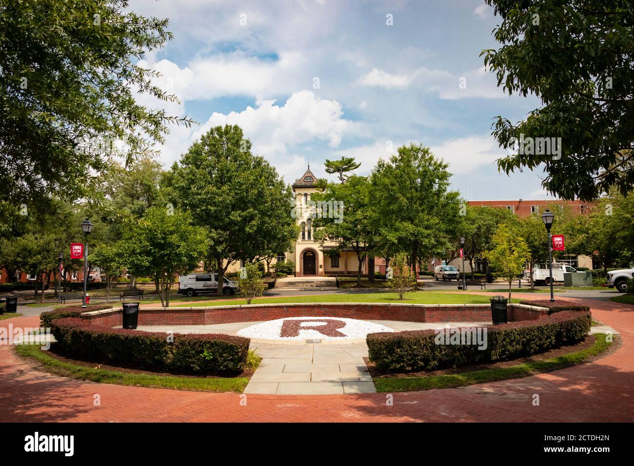 Blick auf den Campus der Rutgers University, mit dem Bishop House in der Ferne. Stockfoto