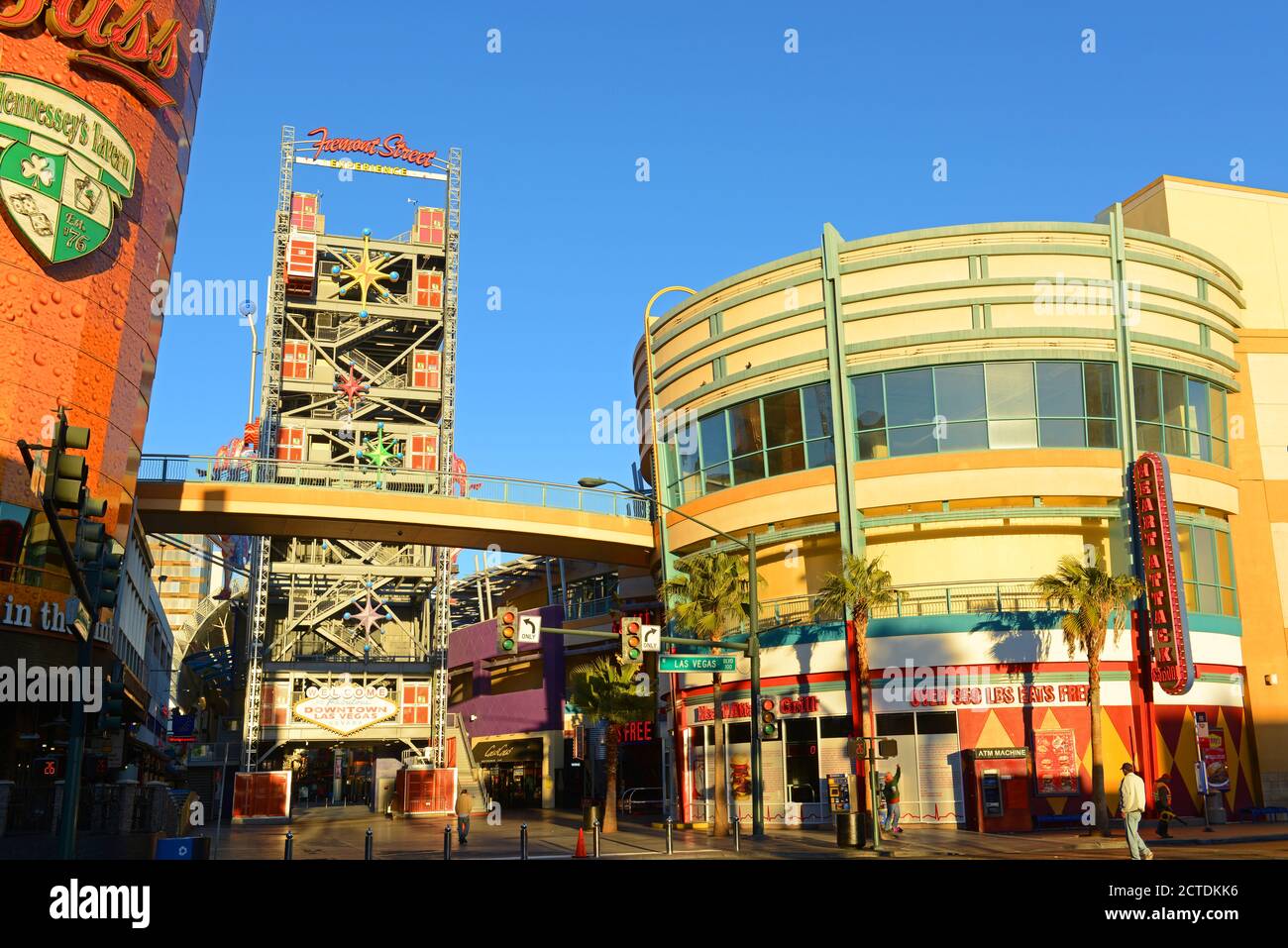 Neonopolis Unterhaltungskomplex im Fremont East District an der Fremont Street in der Innenstadt von Las Vegas, Nevada, USA. Stockfoto