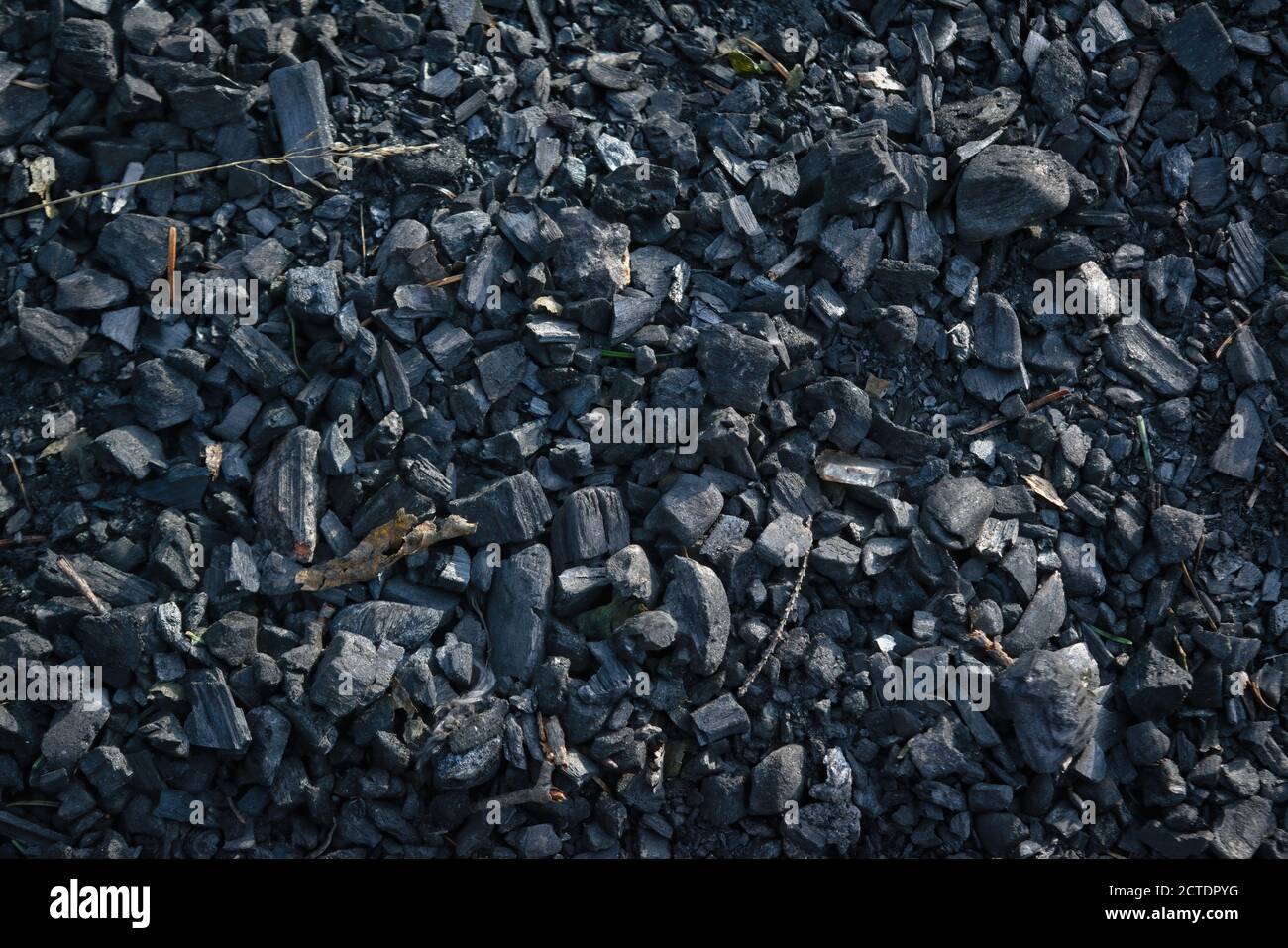 Black Charcoal Textur Hintergrund. Nahaufnahme. Ansicht von oben. Stockfoto