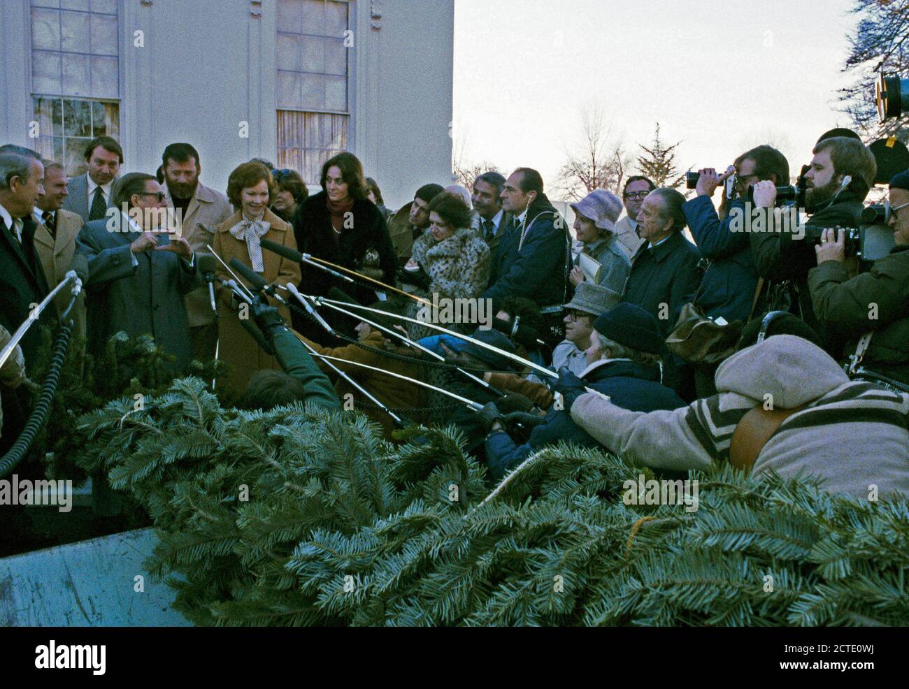 First Lady Rosalyn Carter erhält das Weiße Haus Weihnachtsbaum im Dezember 1977 Stockfoto