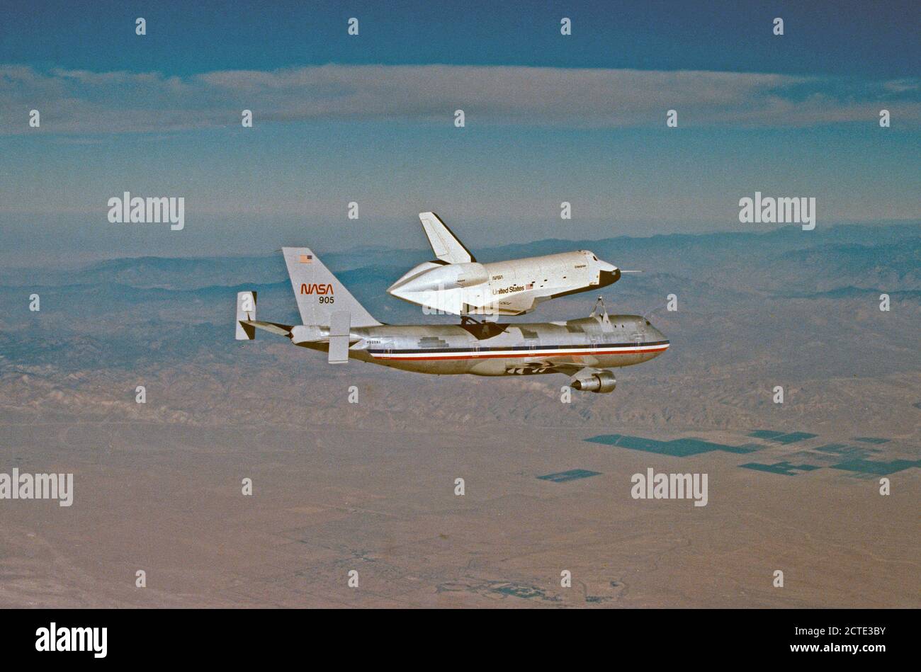 (23 September 1977) - - - Der Shuttle Orbiter 101 'Unternehmen' trennt sich von der NASA 747 Träger Flugzeuge während der dritten freien Flug der Shuttle Anflug und Landung Tests (ALT) am 23 September, 1977, am Dryden Flight Research Center (DFRC) in Südkalifornien. Stockfoto