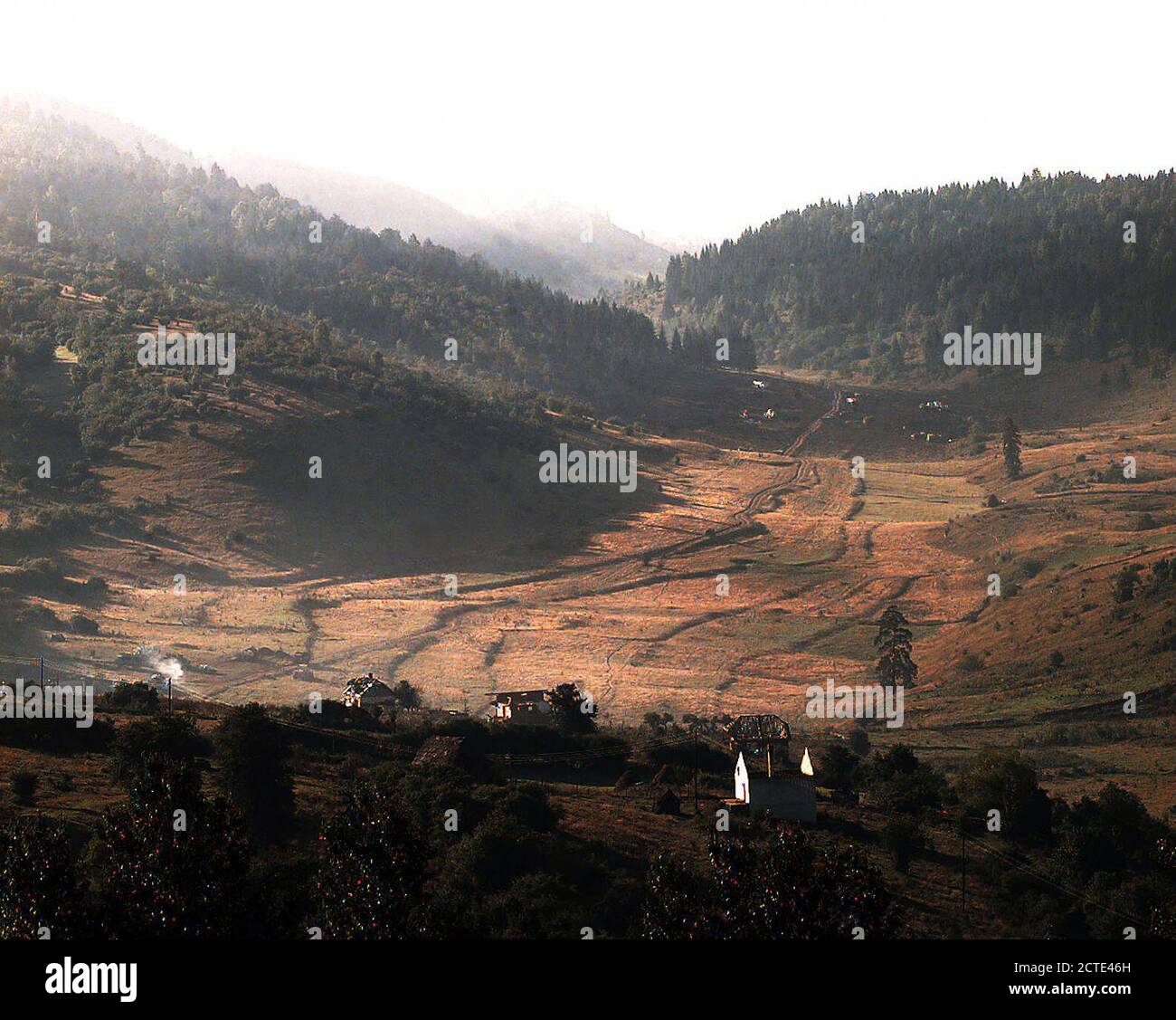 Eine lange Schuß von einem Tal in ein Gebiet in der Nähe von 'Gator' Seite, Bosnien-herzegowina. Stockfoto