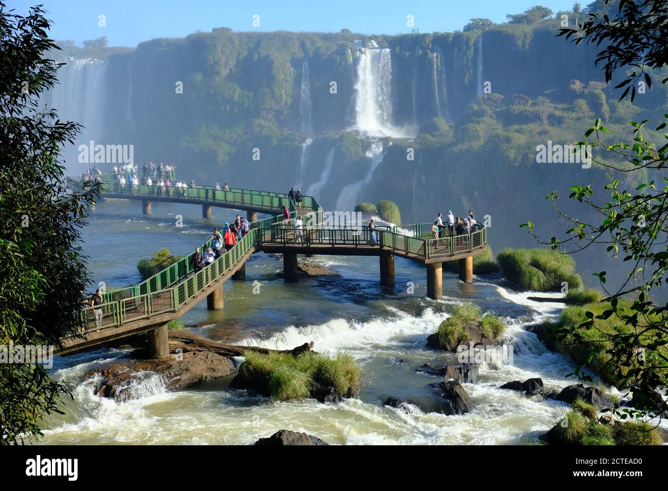 Brasilien Foz do Iguacu - Iguazu Falls - Las Cataratas Del Iguazu Beobachtungsbrücke Stockfoto