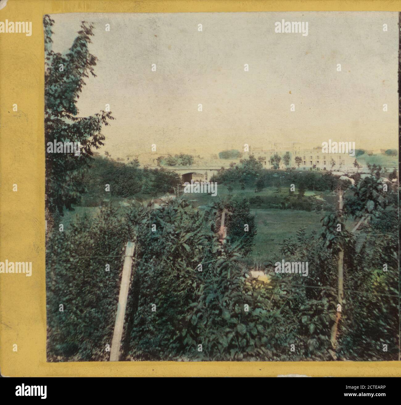 Von zu Fuß in der Nähe des Artists Gate, 6th Ave. Und 59th St. Blick nach Osten, die alten Arcenal in der Ferne., E. & H.T. Anthony (Firma), Roche, T. C., 1863, 1865, New York (Staat), New York (N.Y.), New York, Central Park (New York, N.Y.), Manhattan (New York, N.Y.) Stockfoto