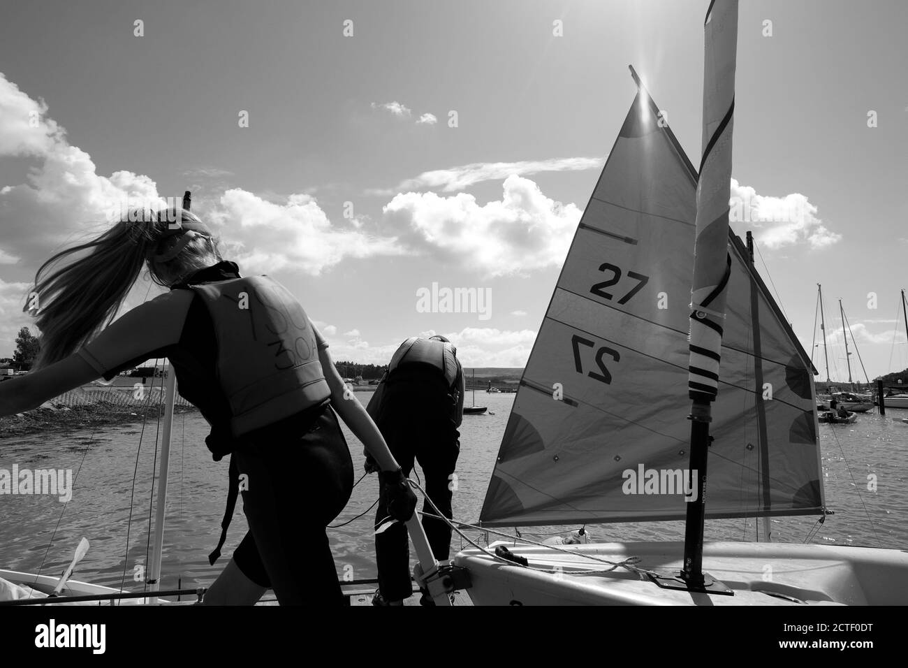 Segeljollen werden auf dem Slipway abgestellt Im Yarmouth Sailing Club an der Yar Mündung Yarmouth Isle Von Wight Stockfoto