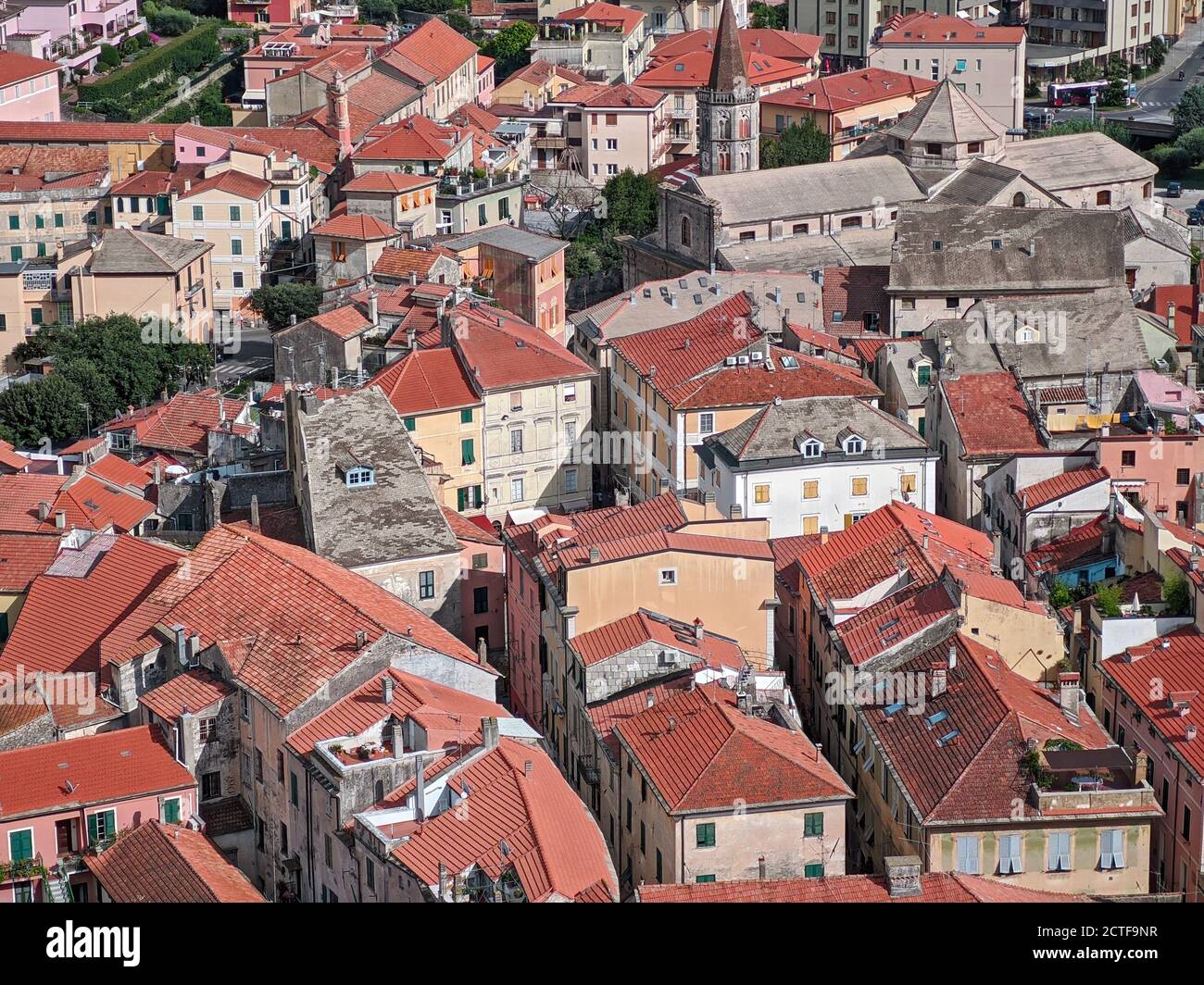 Luftaufnahme des alten Schlosses von Finalborgo in Ligurien, Italien Stockfoto