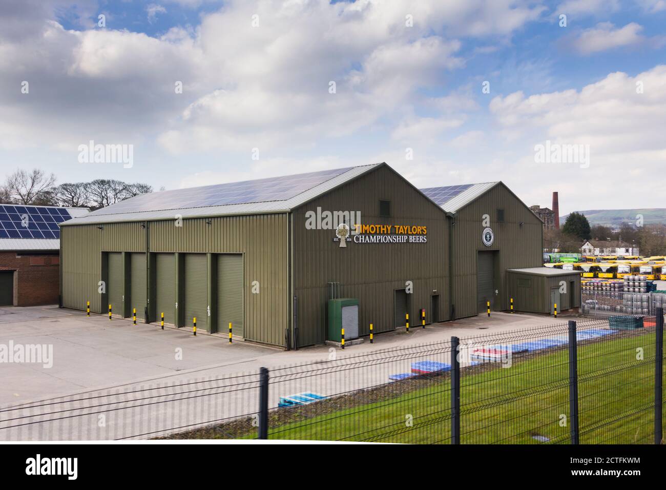 Stahllagergebäude, Teil des Brauereikomplexes Timothy Taylors. Keighley, West Yorkshire. Timothy Taylors ist ein Familienunternehmen. Stockfoto