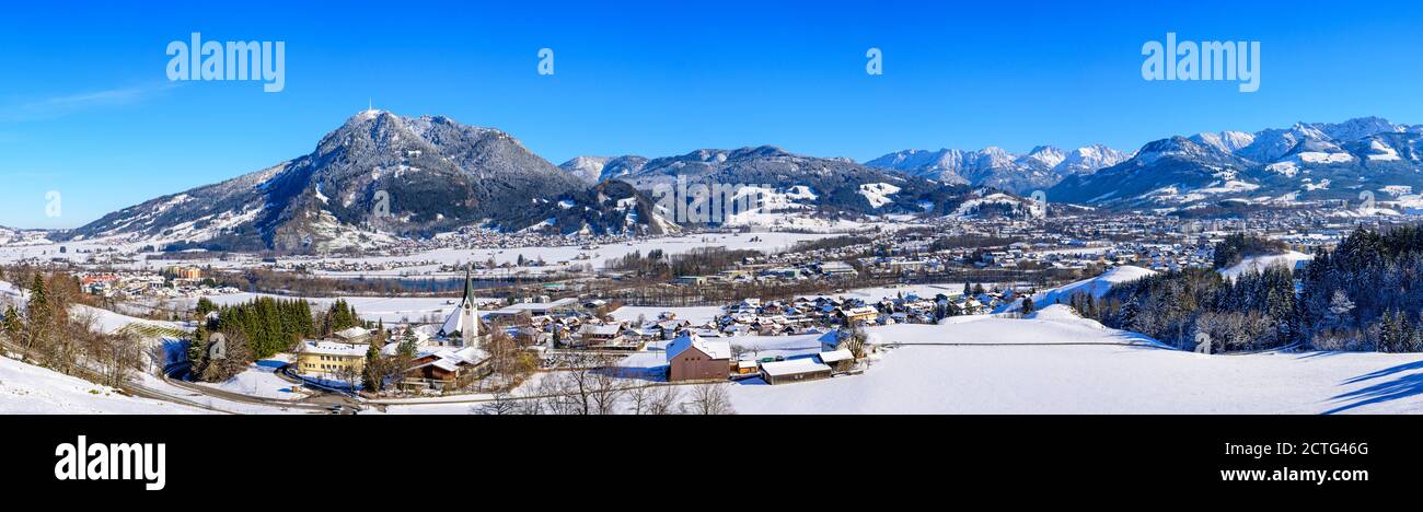 Winterliches Panorama im oberallgäu bei Sonthofen Stockfoto