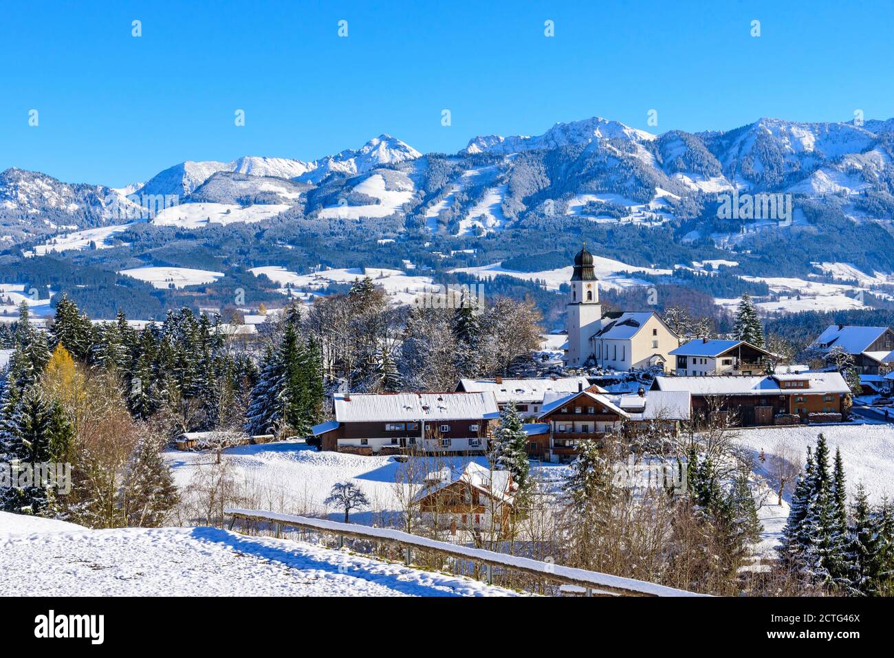 Winterliches Panorama im oberallgäu bei Sonthofen Stockfoto