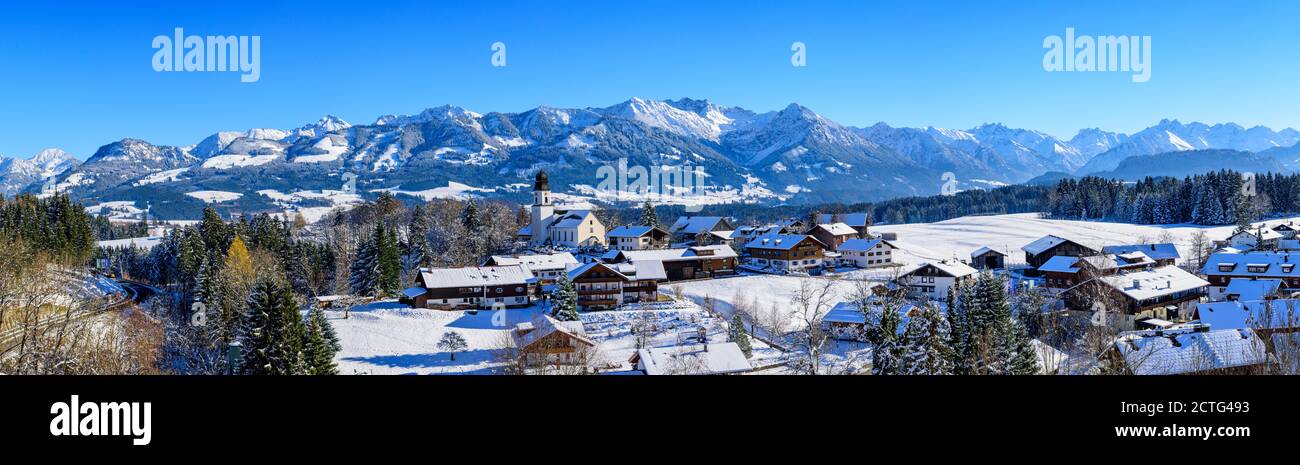 Winterliches Panorama im oberallgäu bei Sonthofen Stockfoto