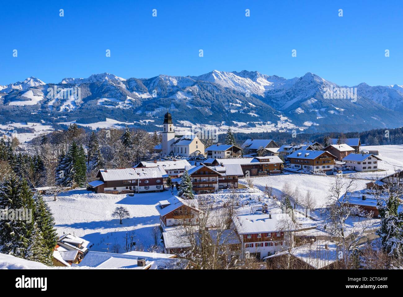 Winterliches Panorama im oberallgäu bei Sonthofen Stockfoto
