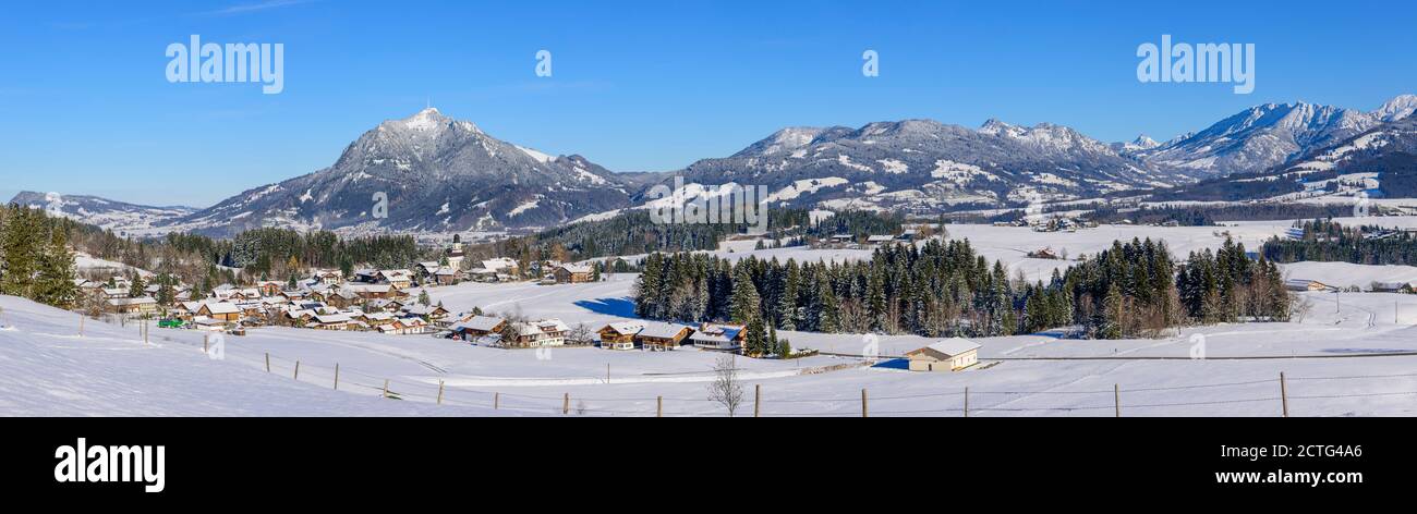 Winterliches Panorama im oberallgäu bei Sonthofen Stockfoto