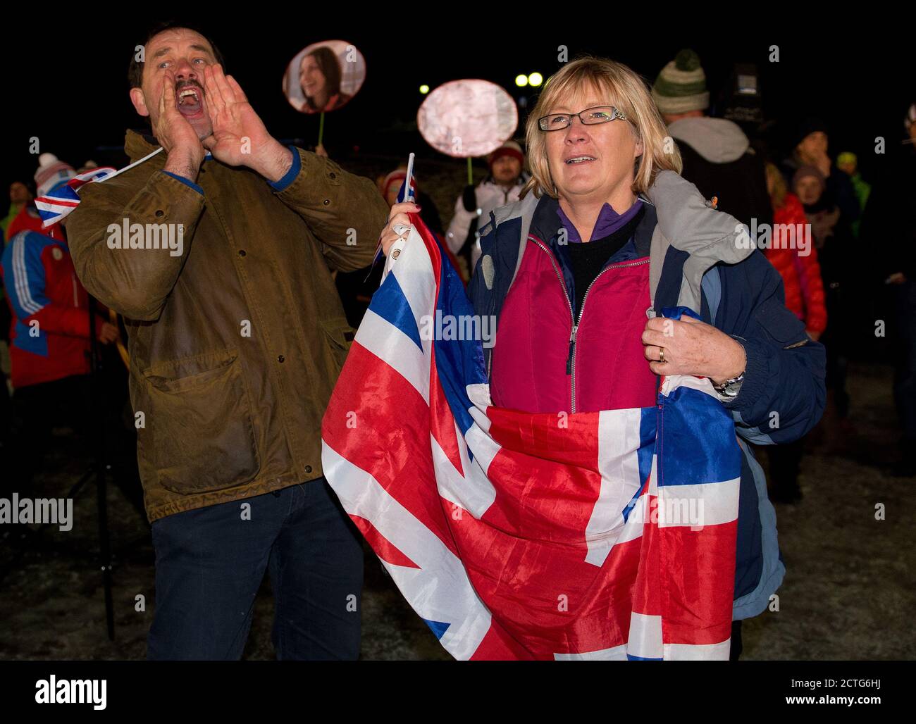 LIZZY YARNOLD ELTERN CLIVE UND JUDITH JUBELN IHRE TOCHTER BEIM WM-SKELETT-EVENT IN IGLS, ÖSTERREICH, AN. BILD : © MARK PAIN / ALAMY Stockfoto