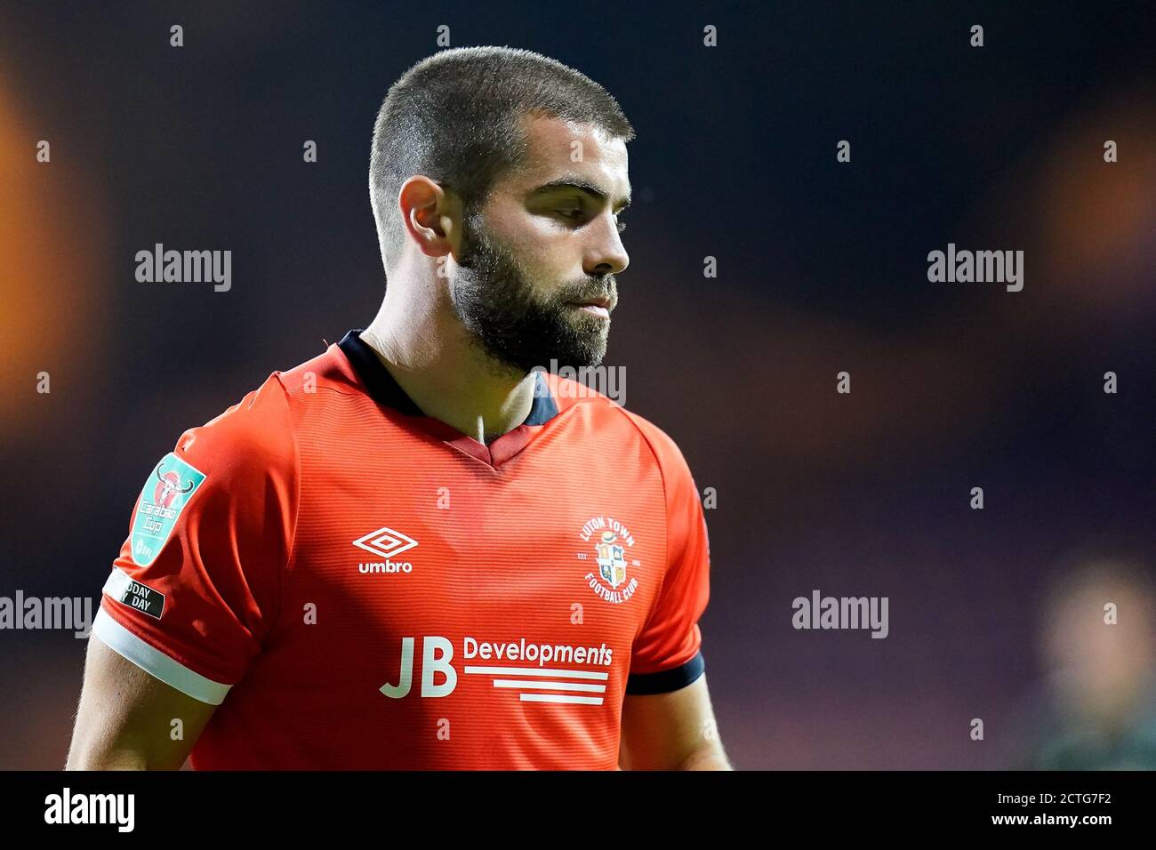 Luton, Großbritannien. Juli 2020. Elliot Lee von Luton Town (10) während des Carabao Cup Spiels zwischen Luton Town und Manchester United hinter verschlossenen Türen in Kenilworth Road, Luton, England am 22. September 2020. Foto von David Horn. Kredit: Prime Media Images/Alamy Live Nachrichten Stockfoto