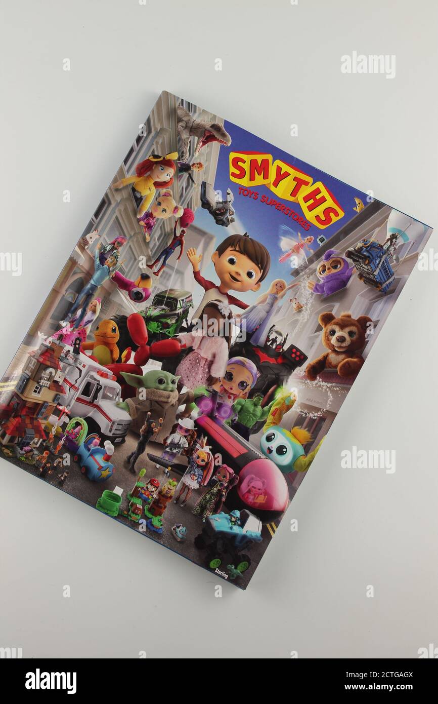 Smyths Spielzeug Katalog Winter 2020 isoliert auf weißem Hintergrund Stockfoto